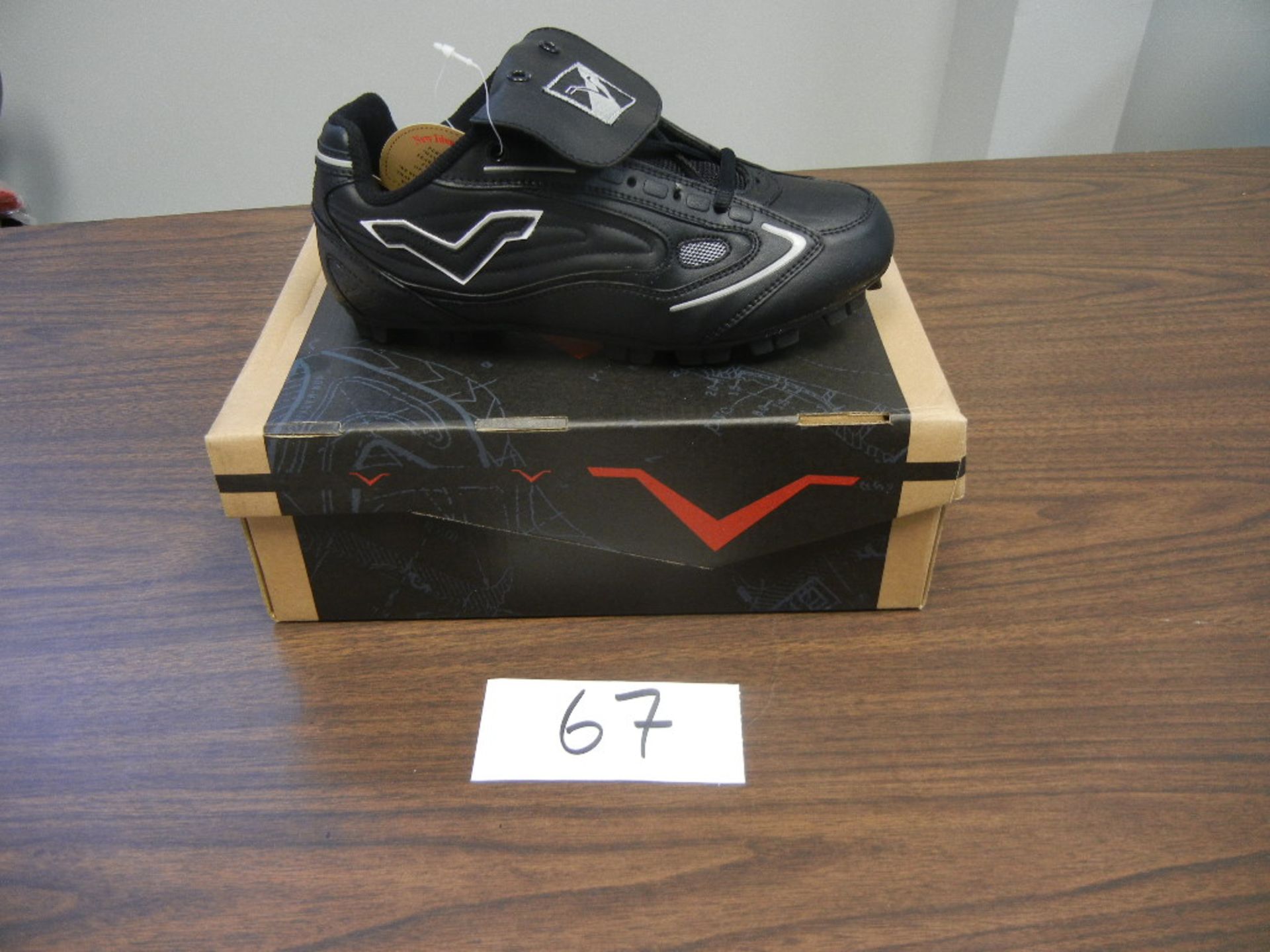 Venom Low Youth Baseball/Softball Cleats Molded Rubber Traction All Surfaces 12 Pairs of each