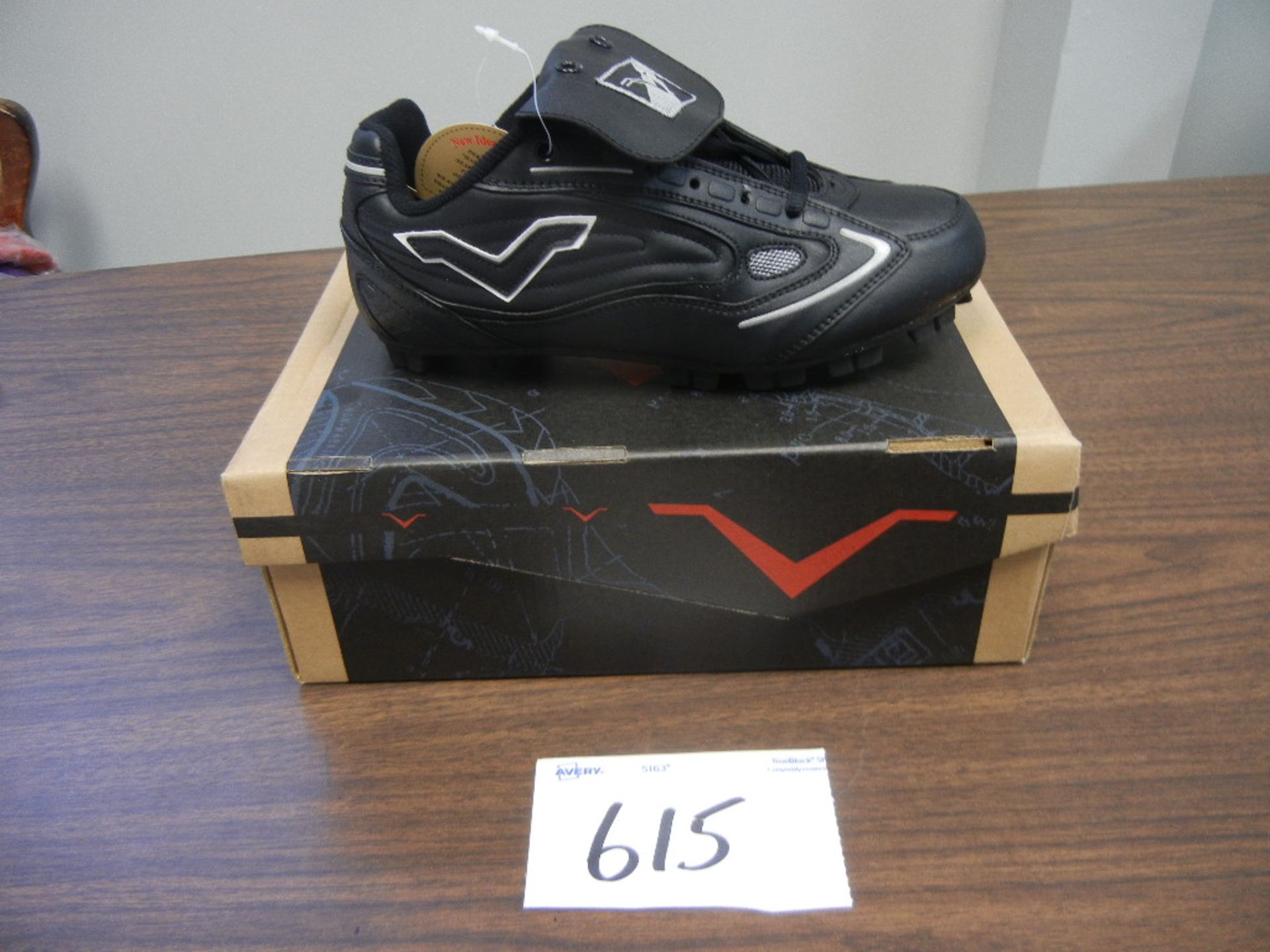 Venom Low Youth Baseball/Softball Cleats Molded Rubber traction 24 pair: 11,12,121/2,131/2