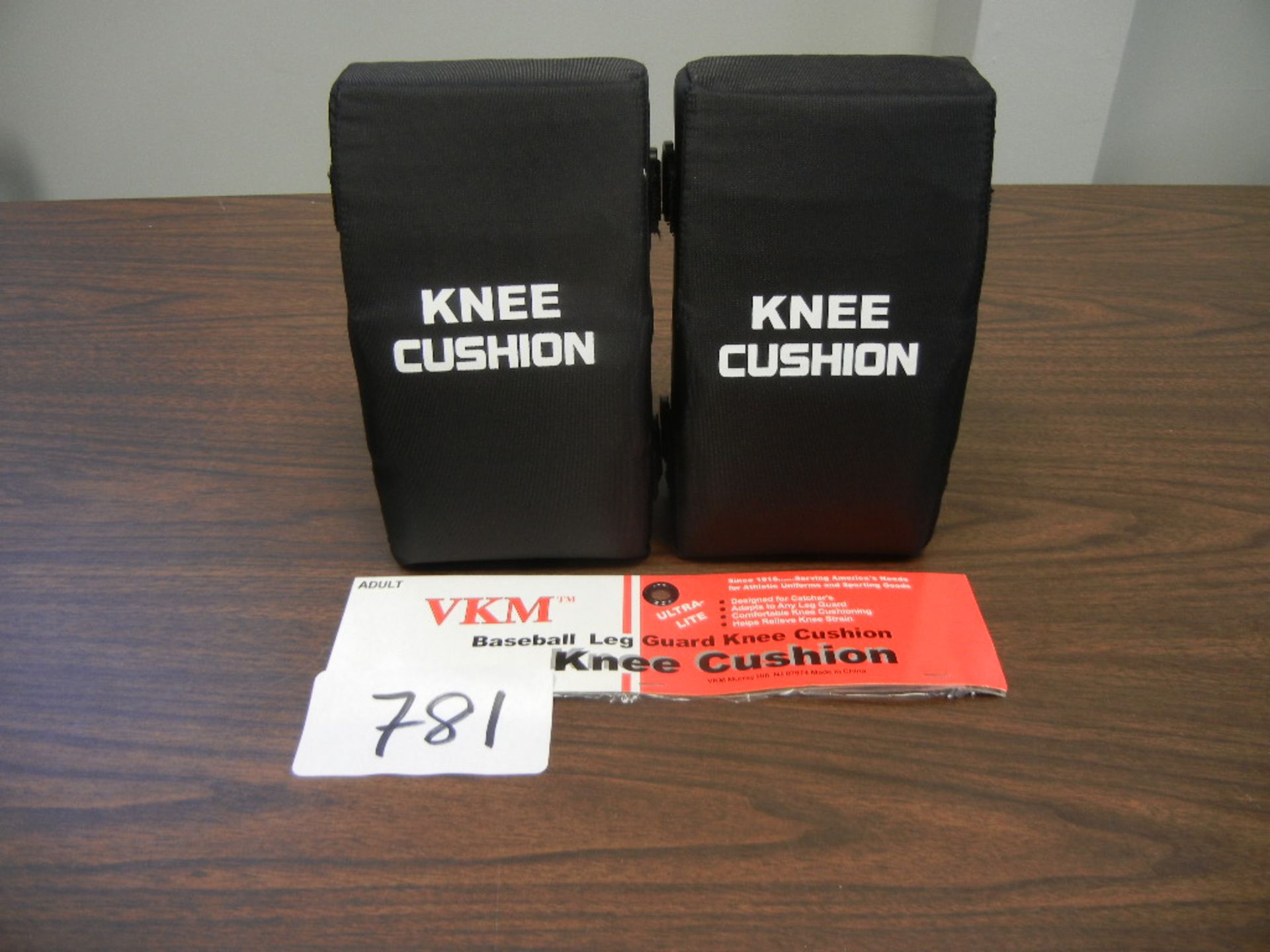 Adult Catchers Knee Cushion (Black) VKM#KNECA