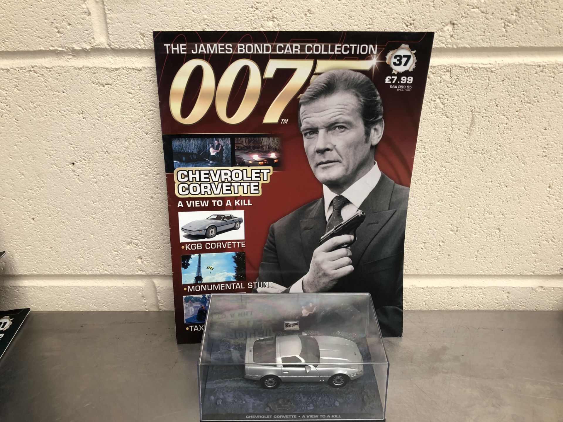 James Bond Collectors Car and Brochure No37