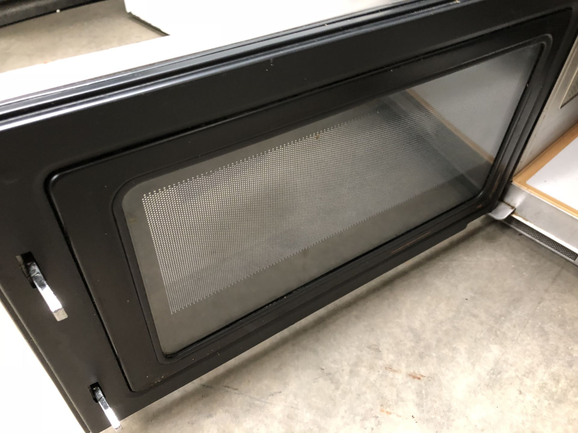 Sharp 1900 watt Microwave - Image 3 of 3