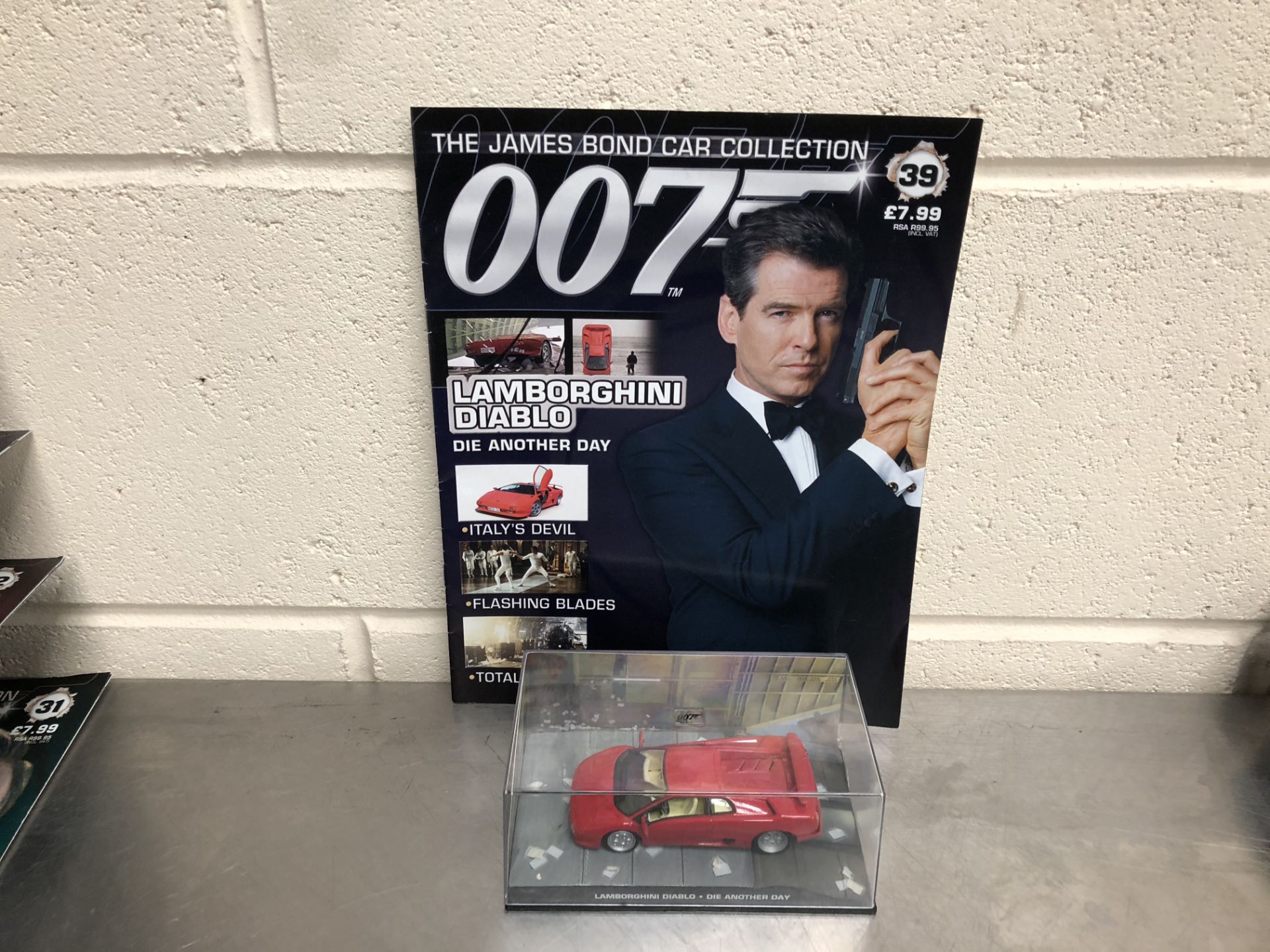 James Bond Collectors Car and Brochure No39