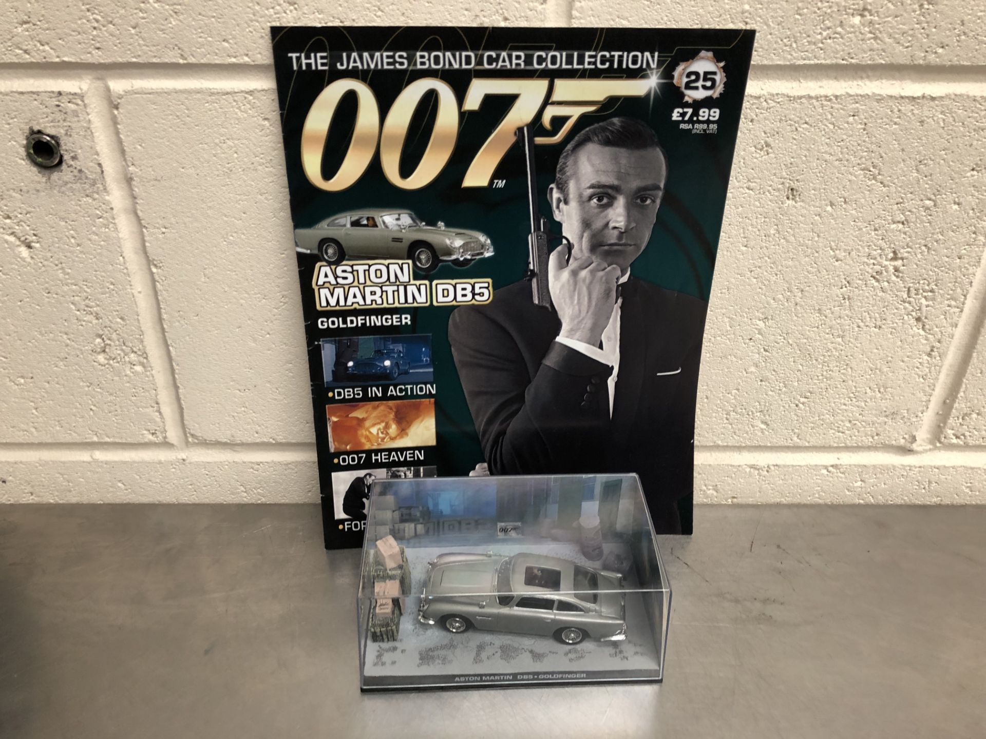 James Bond Collectors Car and Brochure No25