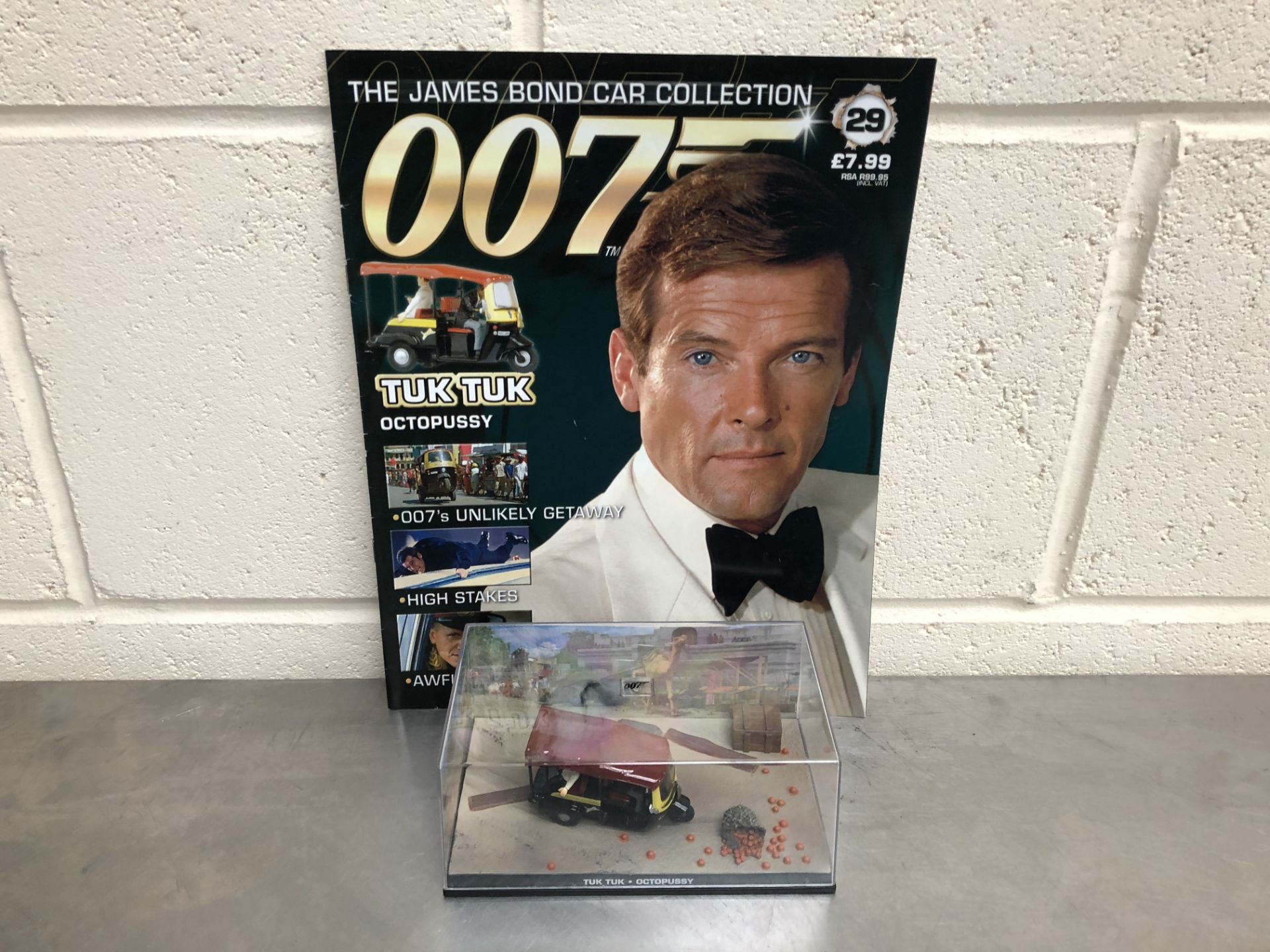 James Bond Collectors Car and Brochure No29