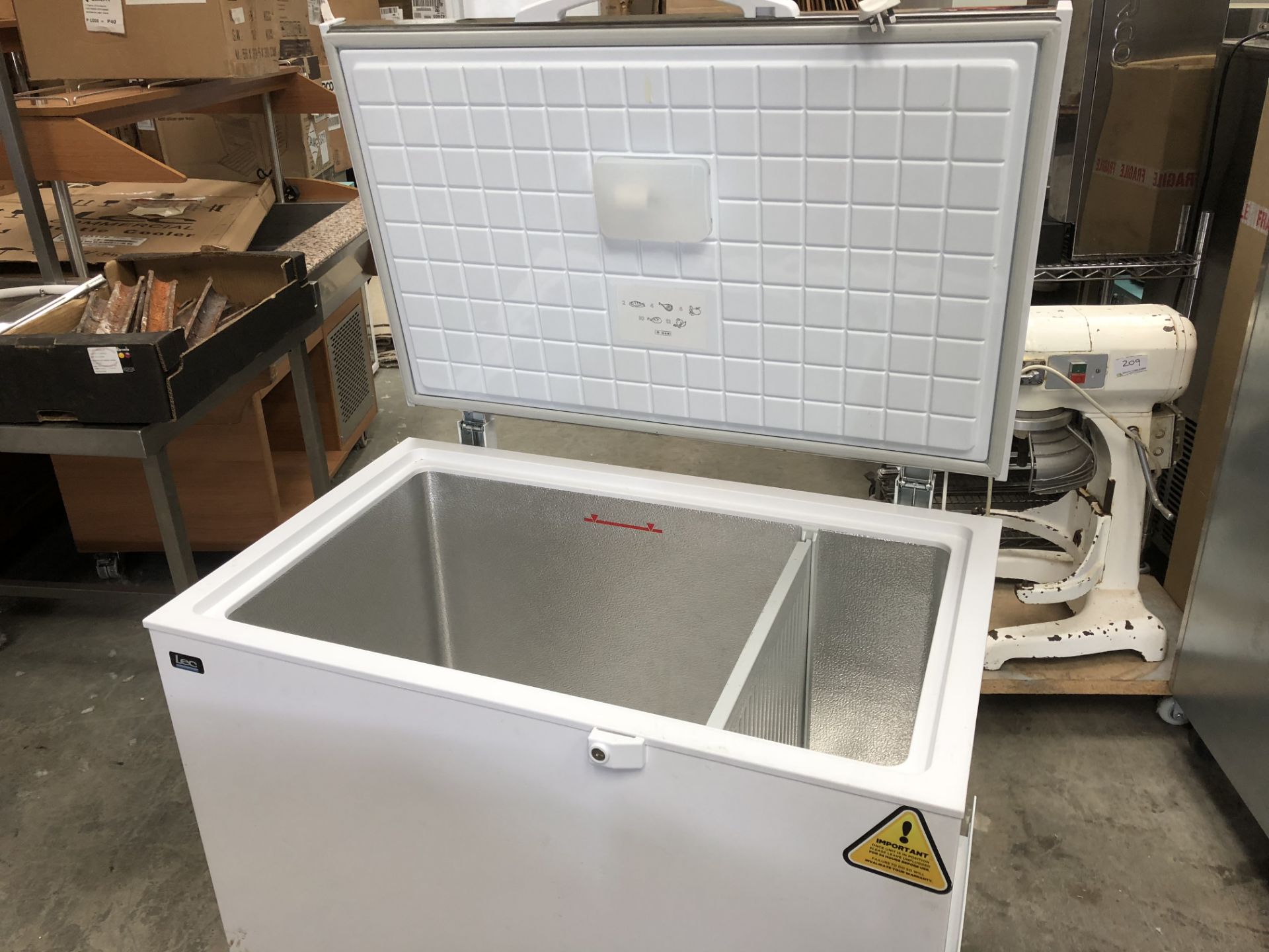 Lec Commercial Chest Freezer with Stainless Steel Top - Image 2 of 3