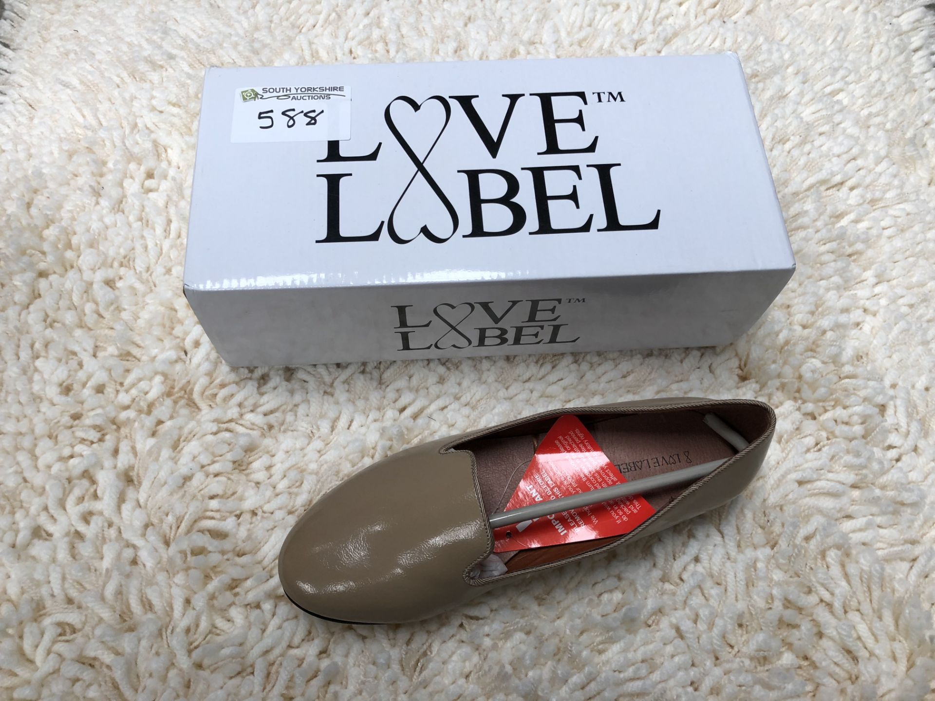 Love Label, Size 5, Tan Patent Pump, New and Boxed