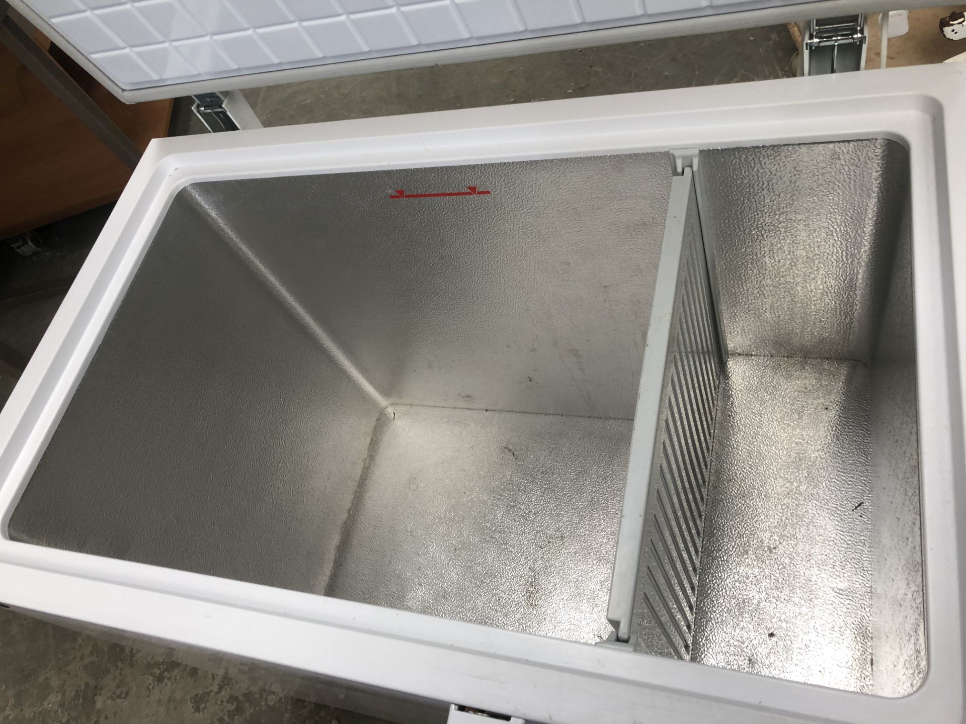 Lec Commercial Chest Freezer with Stainless Steel Top - Image 3 of 3