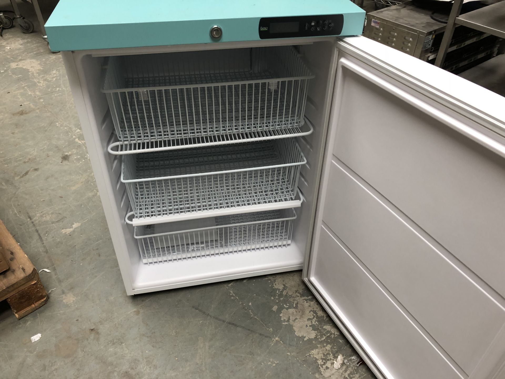 Lec Medical Freezer - Image 2 of 3