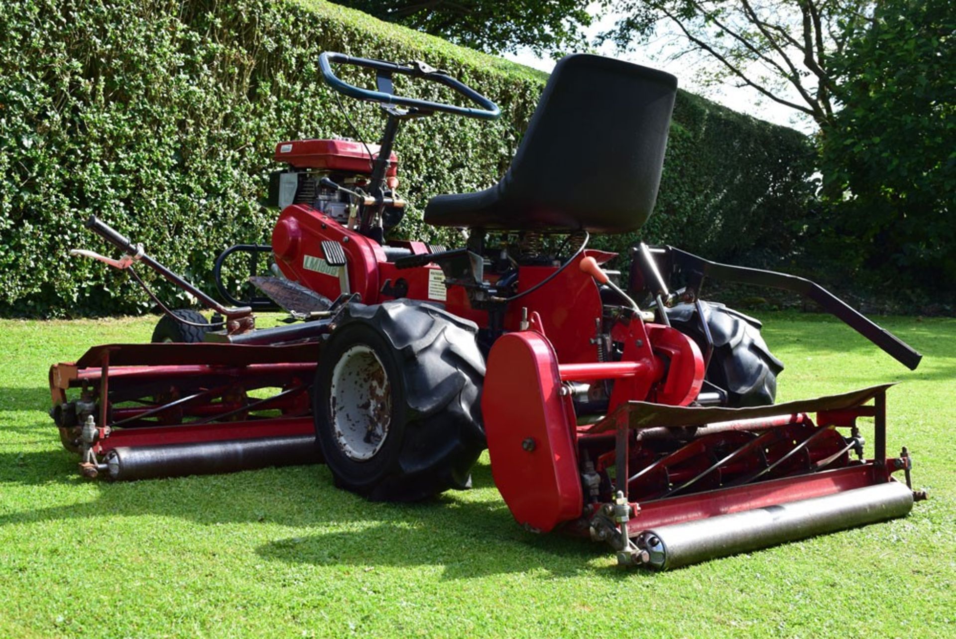 Saxon Triple LM180B Ride On Cylinder Mower - Image 8 of 10