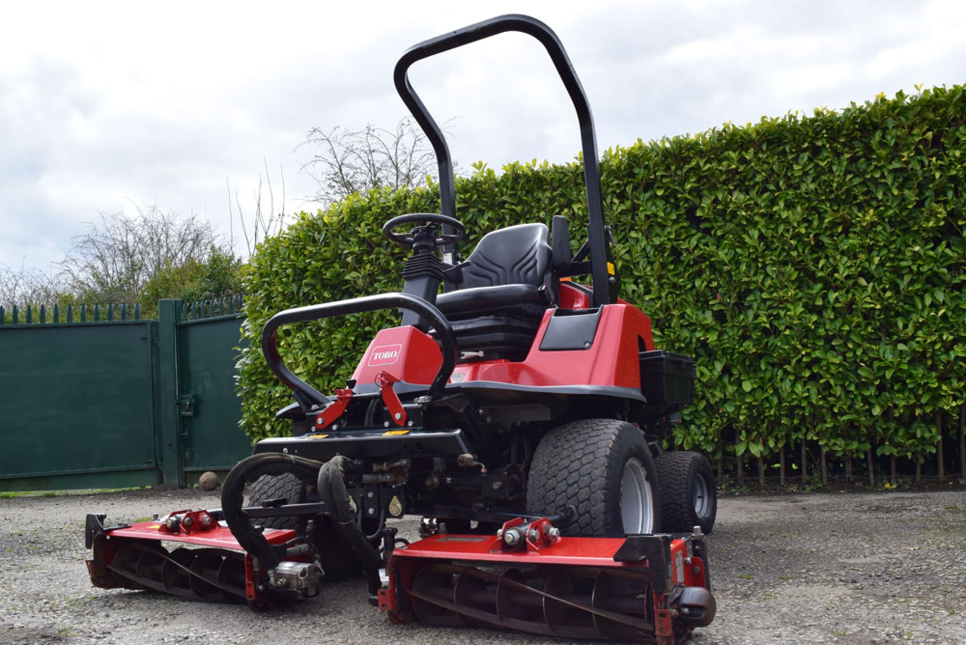 2012 Registered Toro LT3240 Triple Cylinder Mower - Image 4 of 12