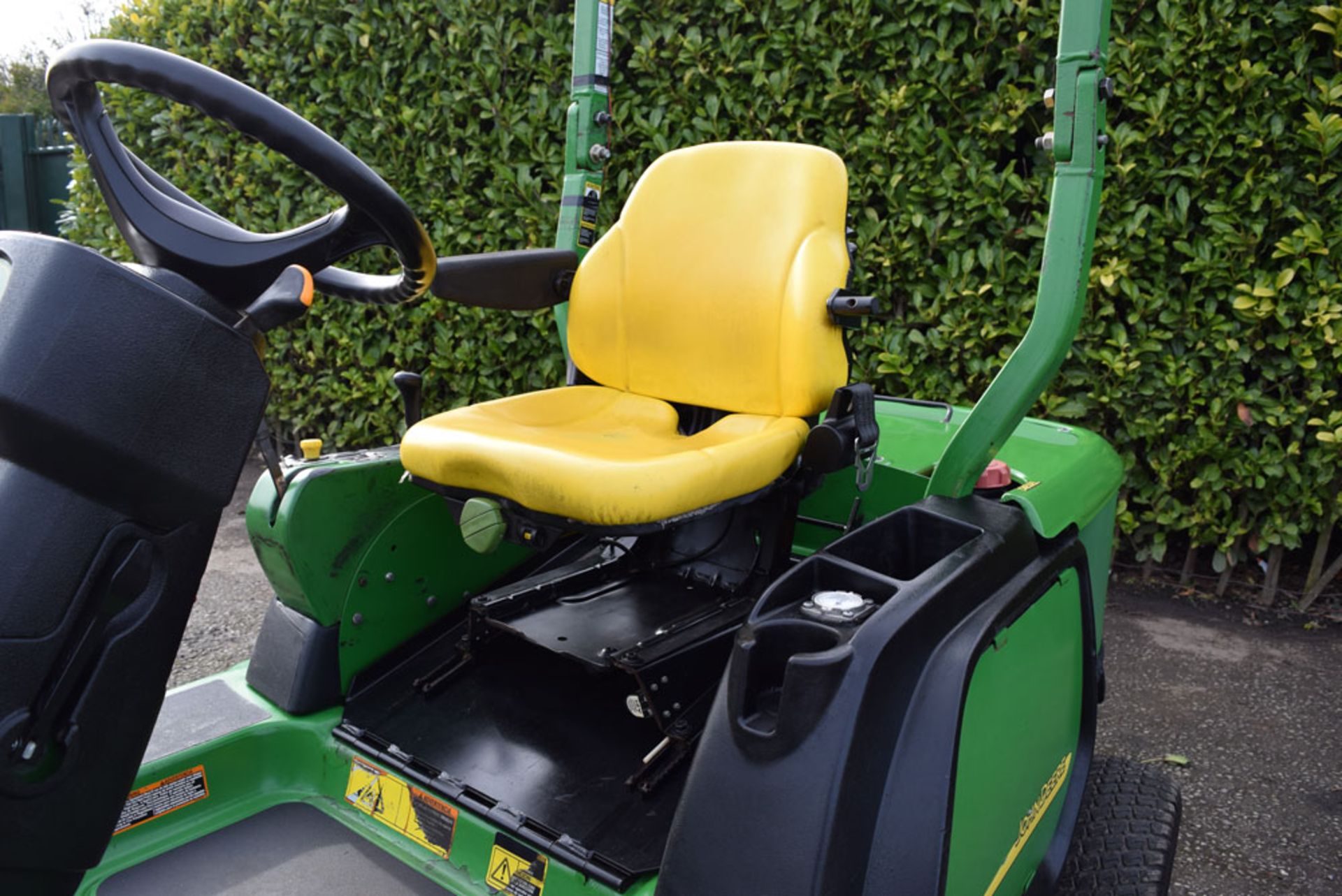 2013 John Deere 1445 Series II 62" Ride On Rotary Mower (2) - Image 2 of 7