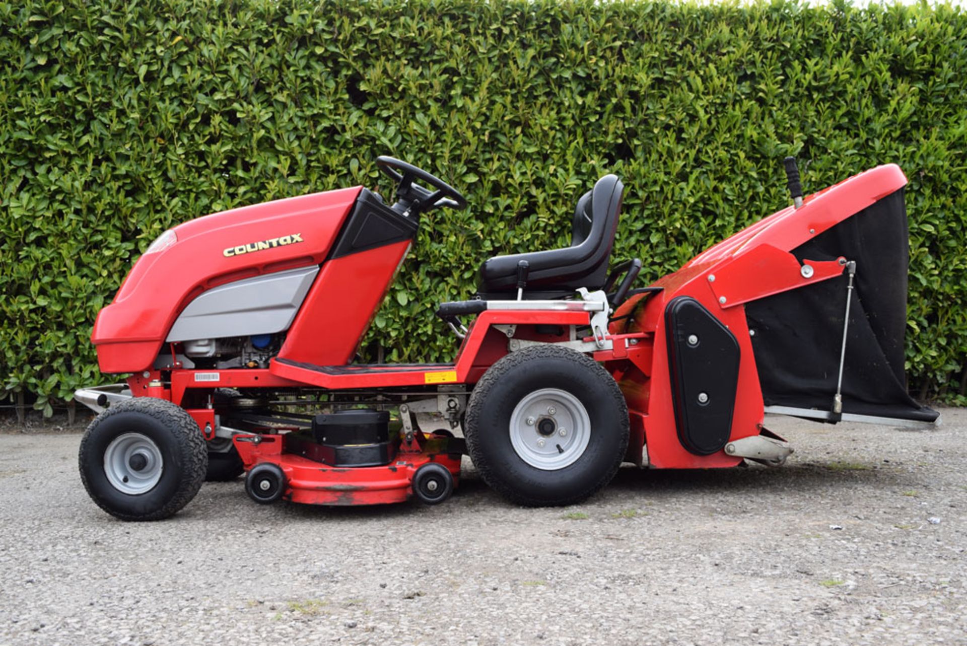 Countax C800H 44" Rear Discharge Garden Tractor With PGC - Image 4 of 7