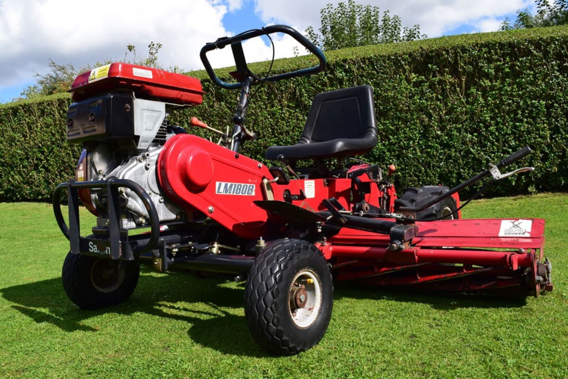 Saxon Triple LM180B Ride On Cylinder Mower - Image 5 of 10