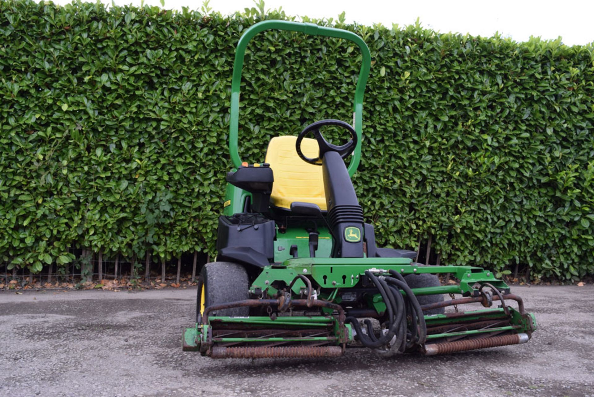 2007 John Deere 2500B Ride On Cylinder Greens Mower - Image 4 of 7