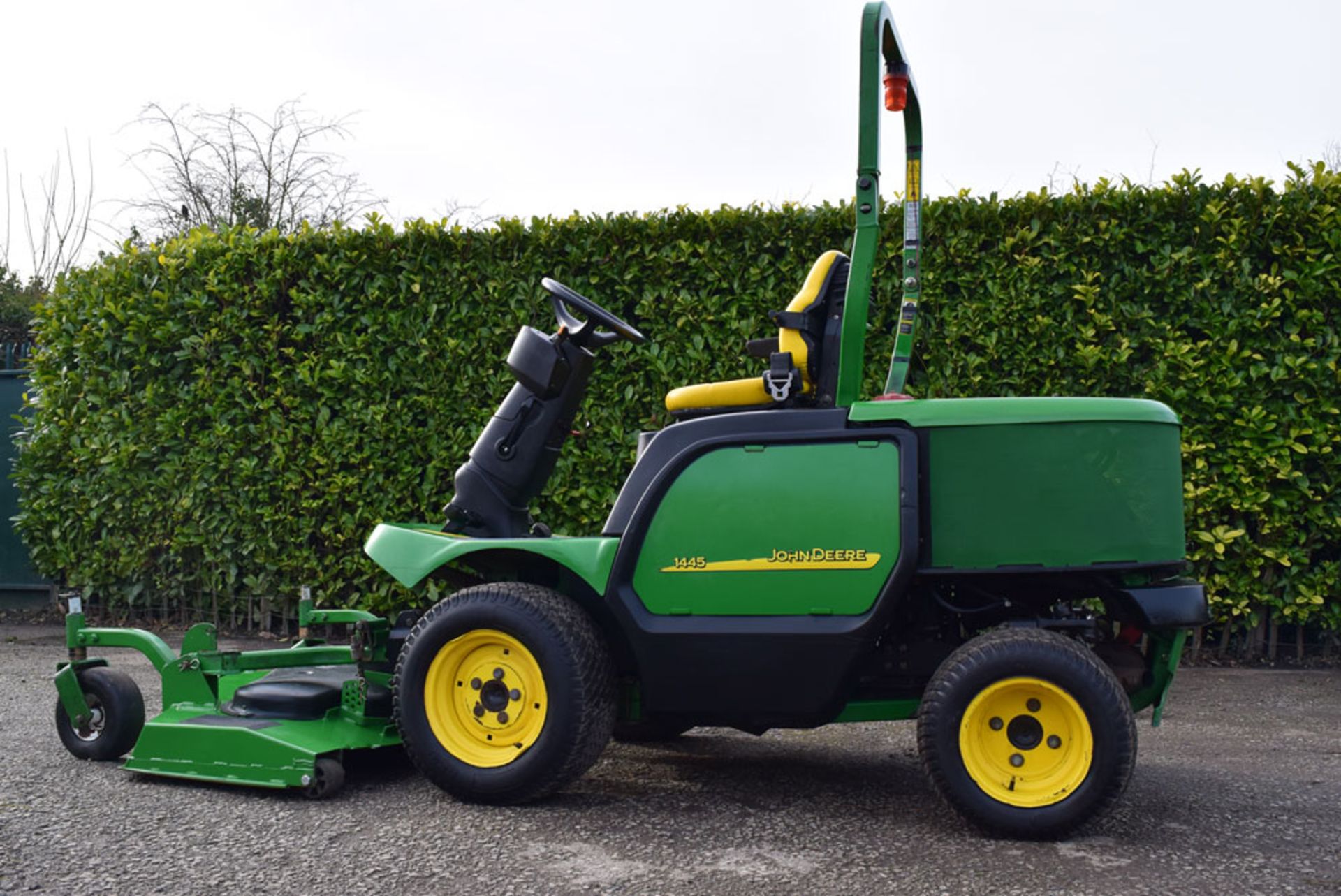 2013 John Deere 1445 Series II 62" Ride On Rotary Mower (2) - Image 4 of 7