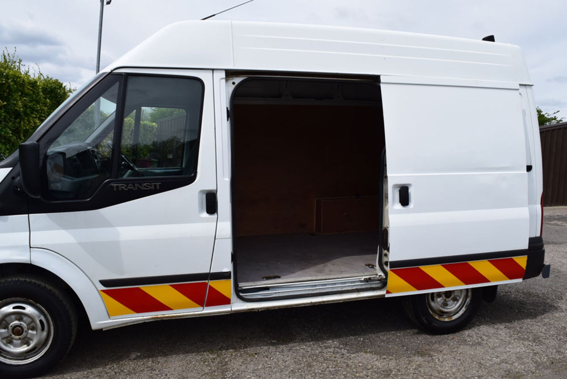 2012 Ford Transit T260 Trend FWD 2.2 125ps SWB Semi High Roof Panel Van - Image 9 of 10