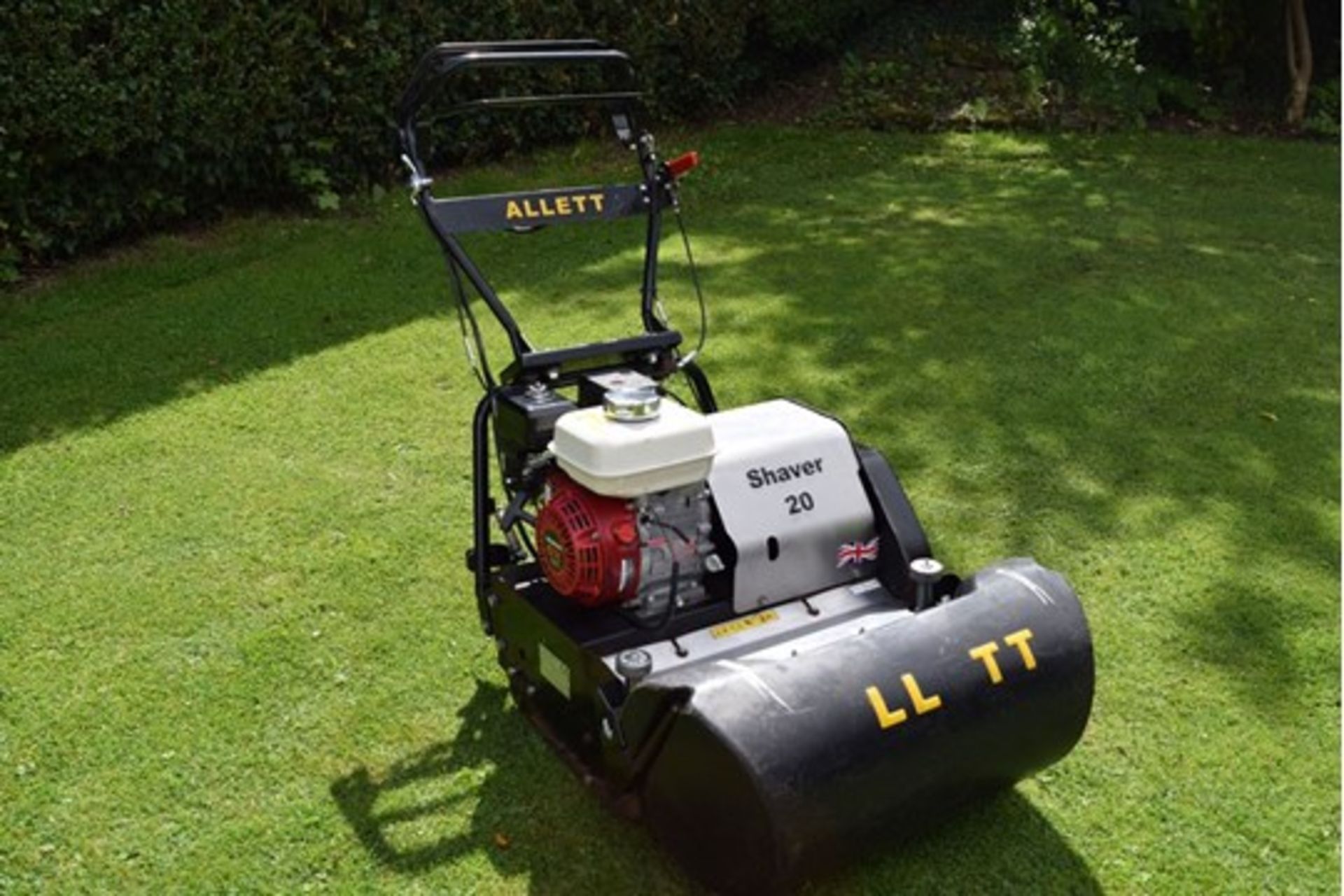 2012 Allett Shaver 20, 10 Blade Cylinder Mower With Grass Box (2) - Image 7 of 8