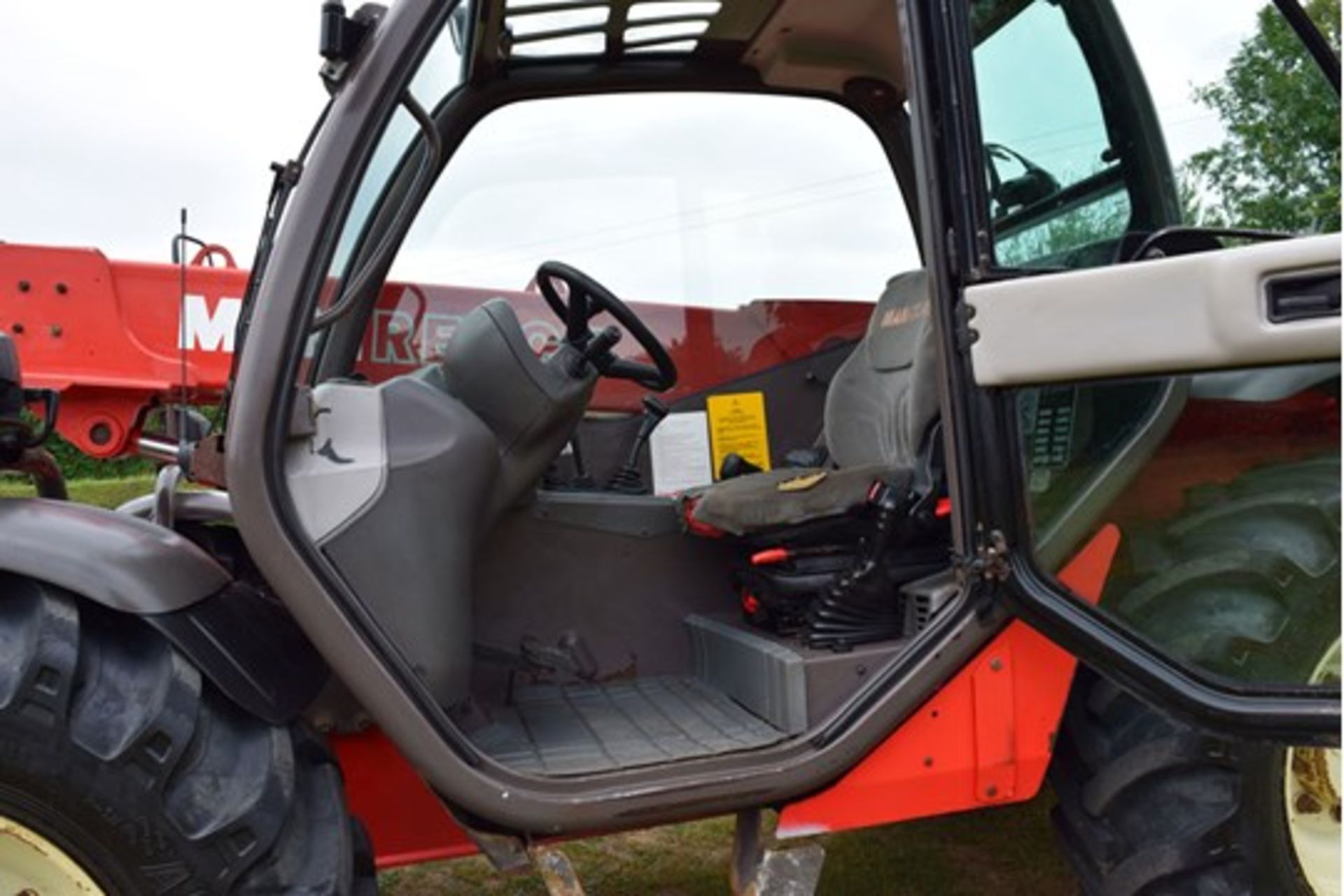 2004 Model Manitou MLT 526 Turbo 5 Meter 2.6 Tonne Telehandler - Image 2 of 12