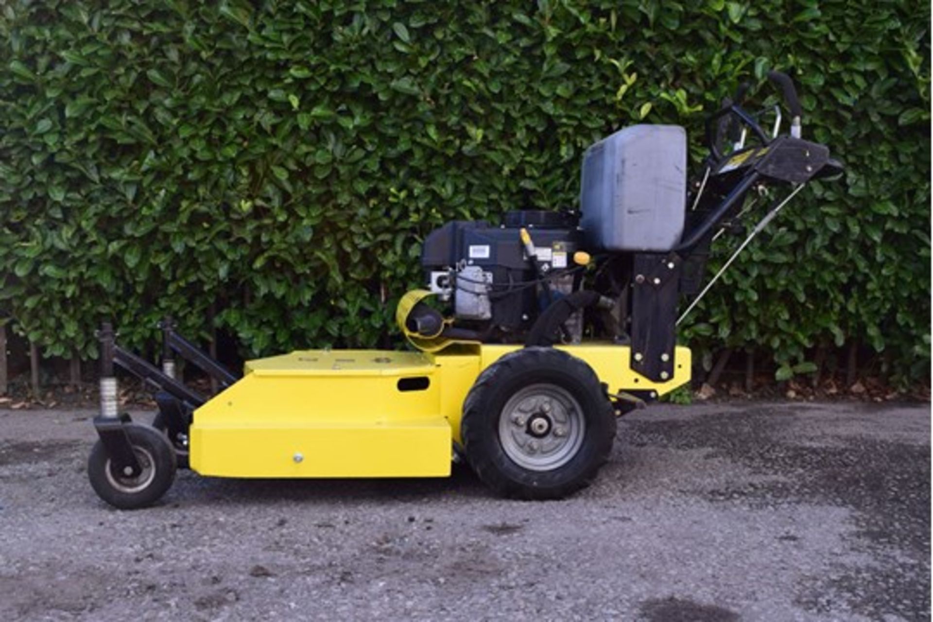 2013 Great Dane Pedestrian 32" Commercial Walk Behind Zero Turn Rotary Mower