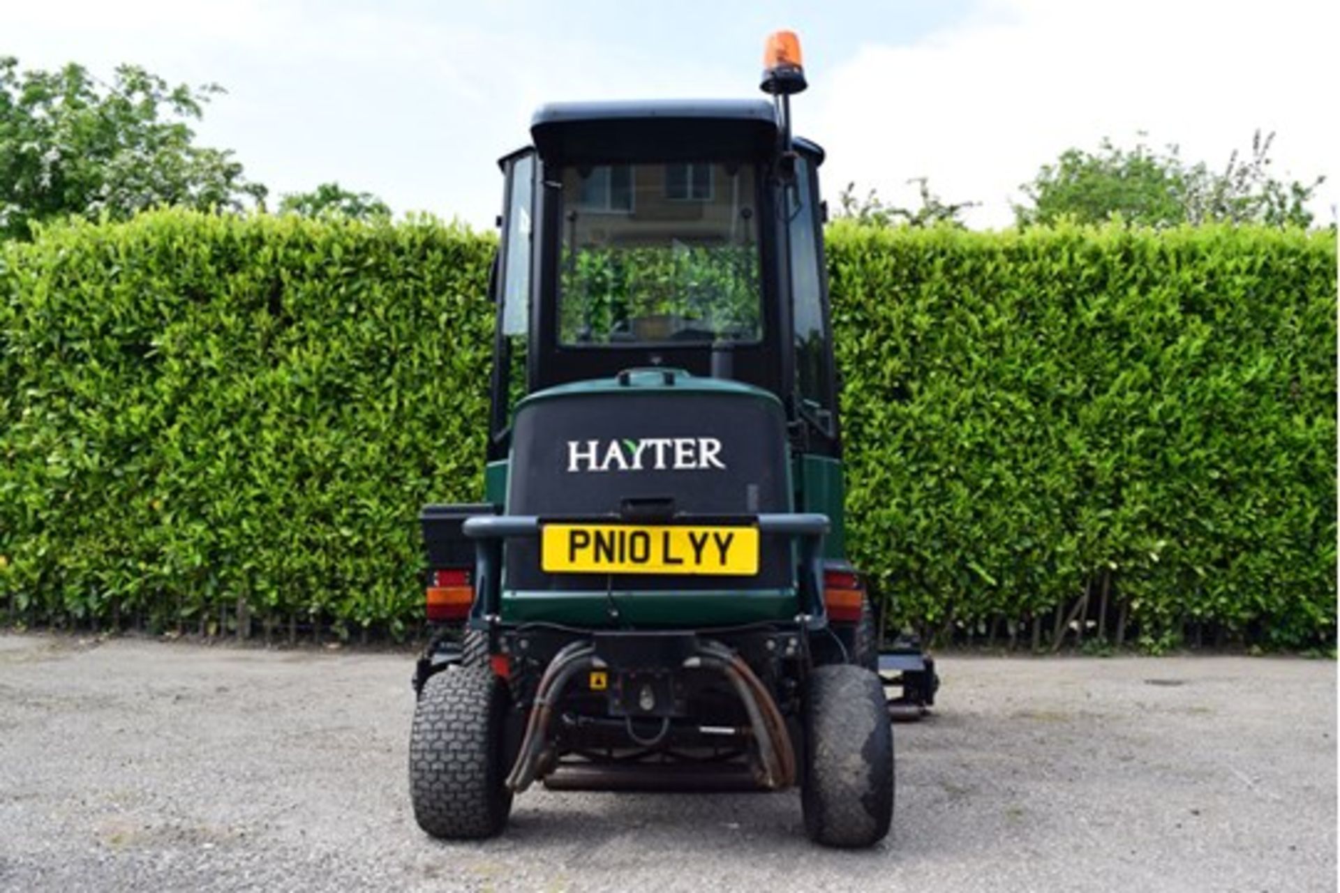 2010 Hayter LT324 Triple Cylinder Mower With Cab - Image 7 of 7