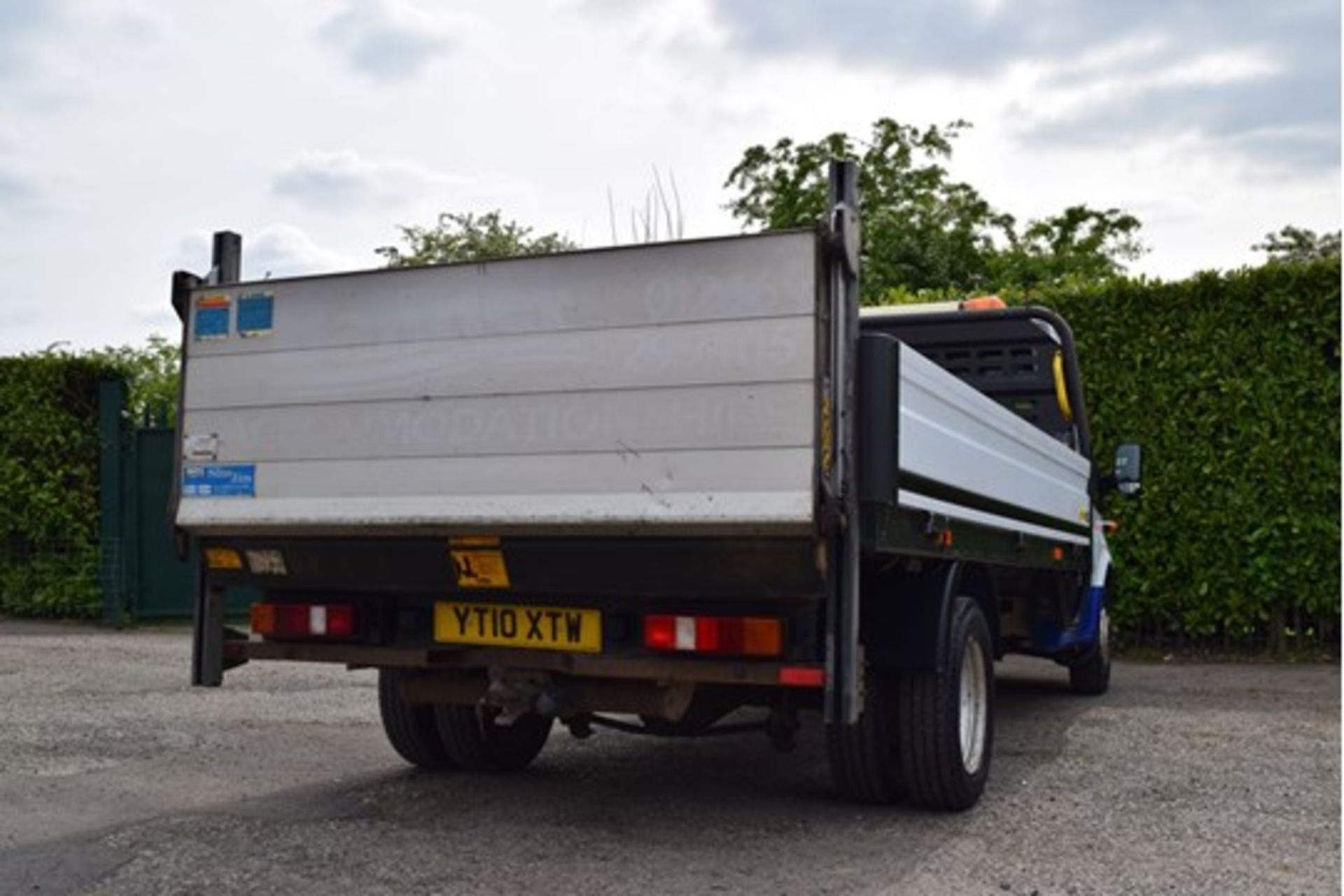 2010 Ford Transit T350 RWD 2.4 115ps Drop Side Pickup With Tail Lift - Image 5 of 11