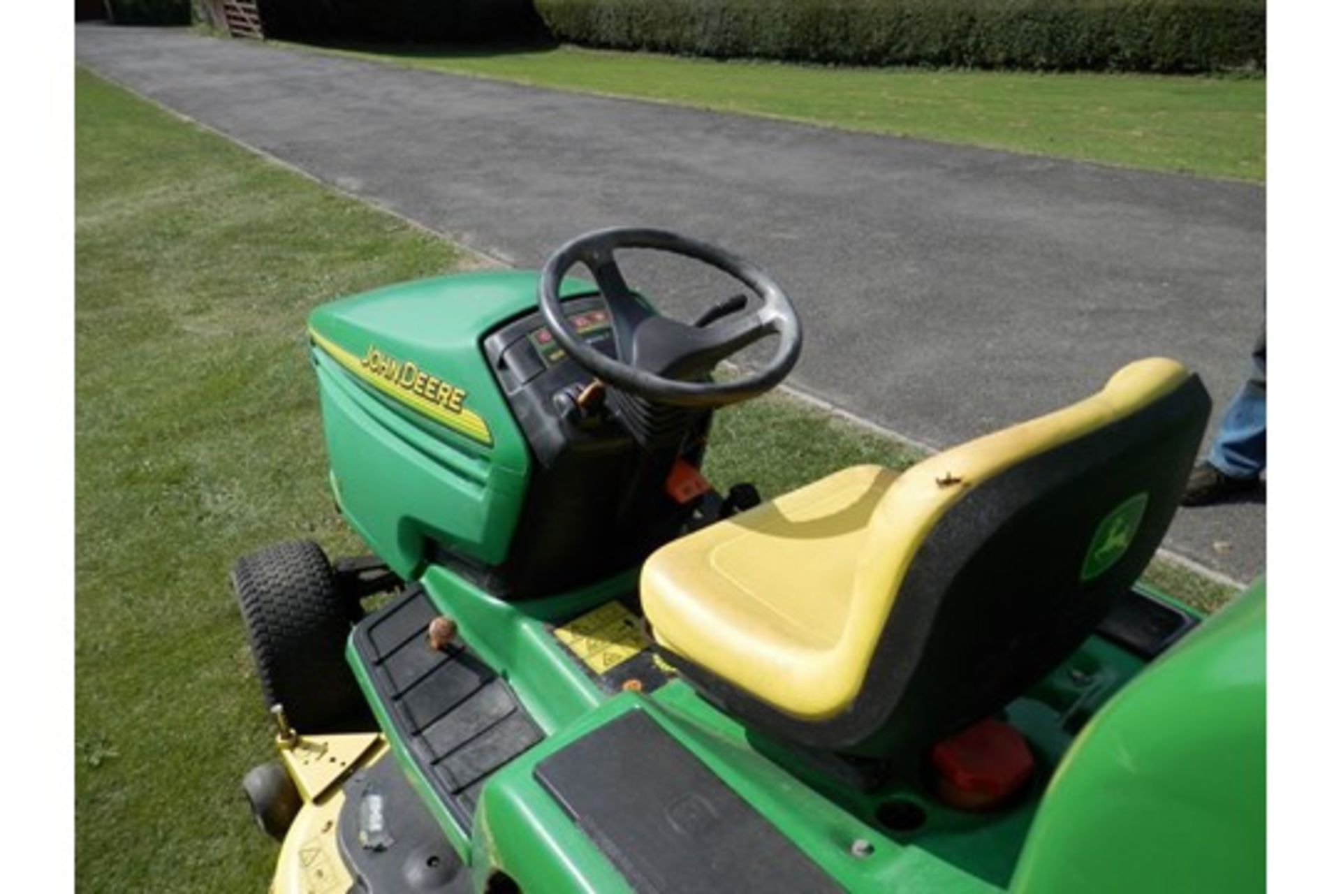 2003 John Deere GX355 Ride On Rotary Mower - Image 2 of 8