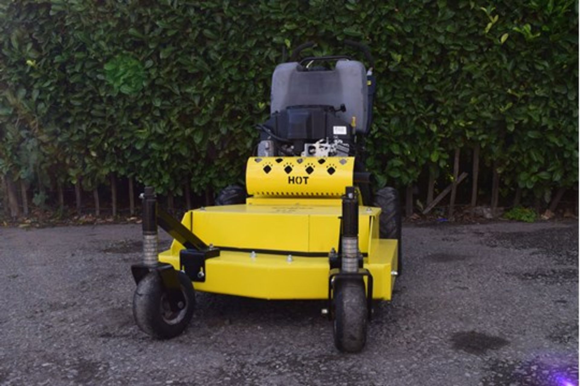 2013 Great Dane Pedestrian 32" Commercial Walk Behind Zero Turn Rotary Mower - Image 5 of 7