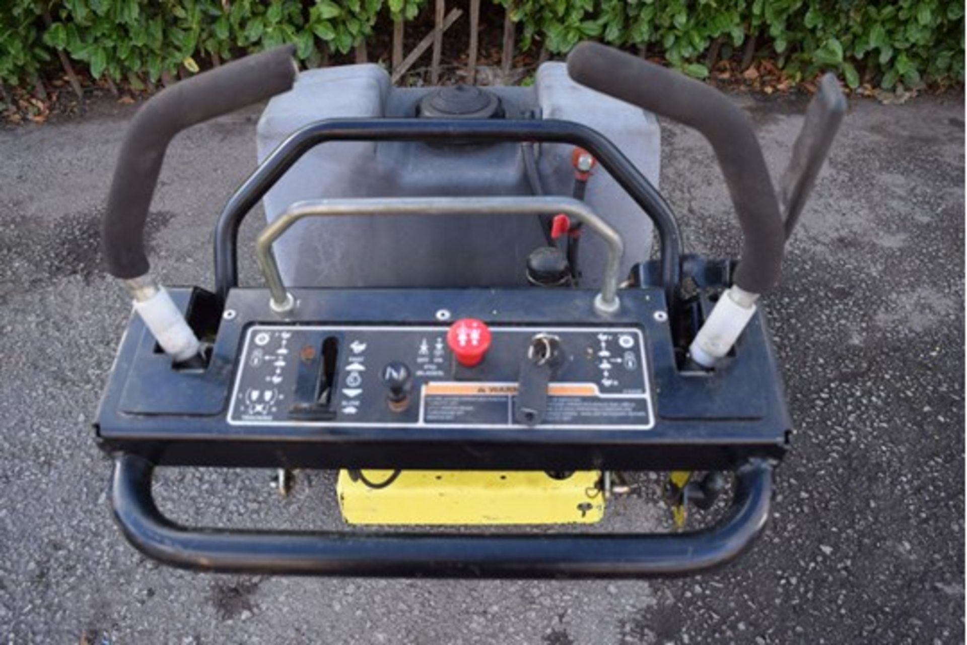 2013 Great Dane Pedestrian 32" Commercial Walk Behind Zero Turn Rotary Mower - Image 3 of 7