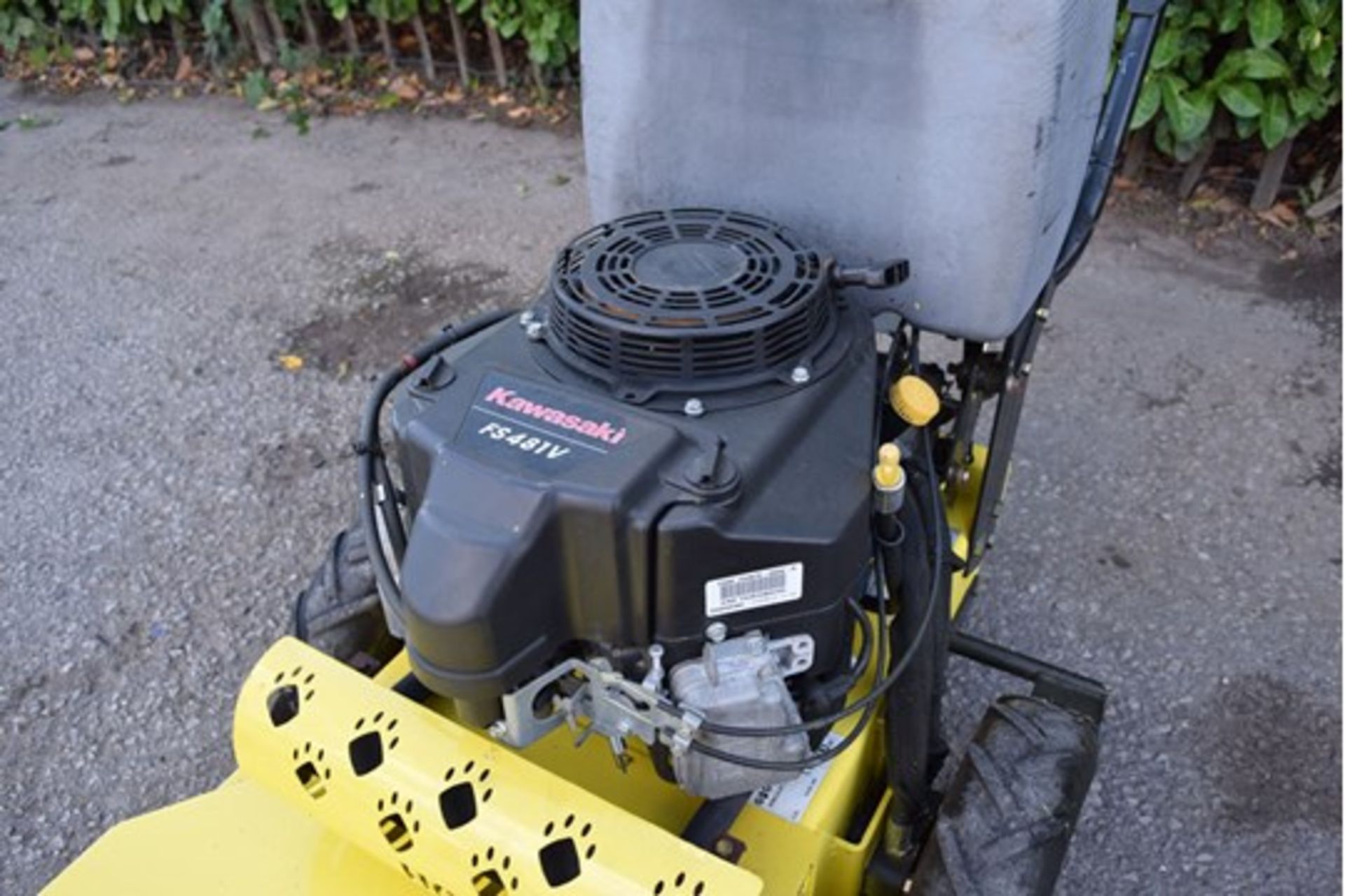 2013 Great Dane Pedestrian 32" Commercial Walk Behind Zero Turn Rotary Mower - Image 2 of 7