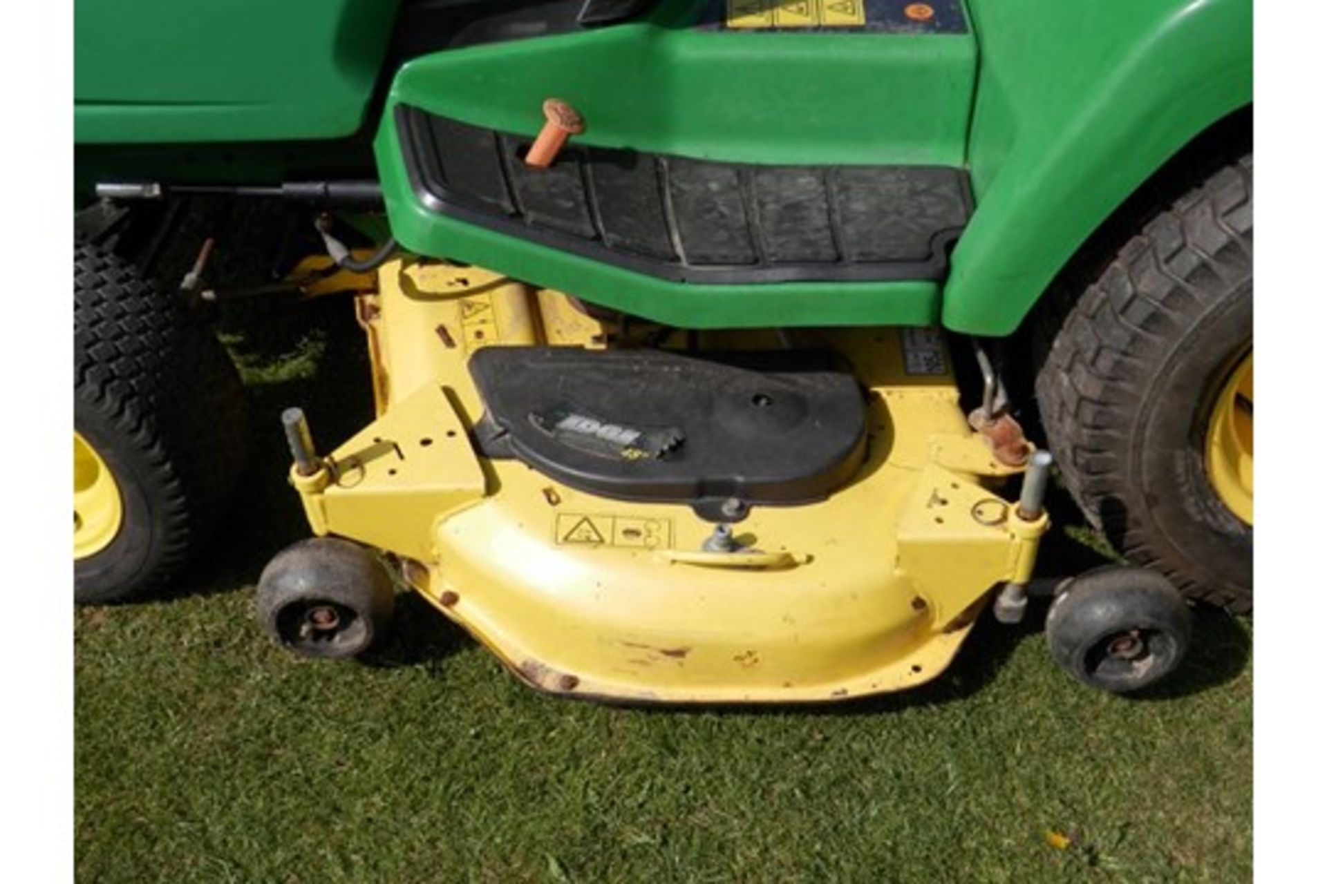 2003 John Deere GX355 Ride On Rotary Mower - Image 4 of 8