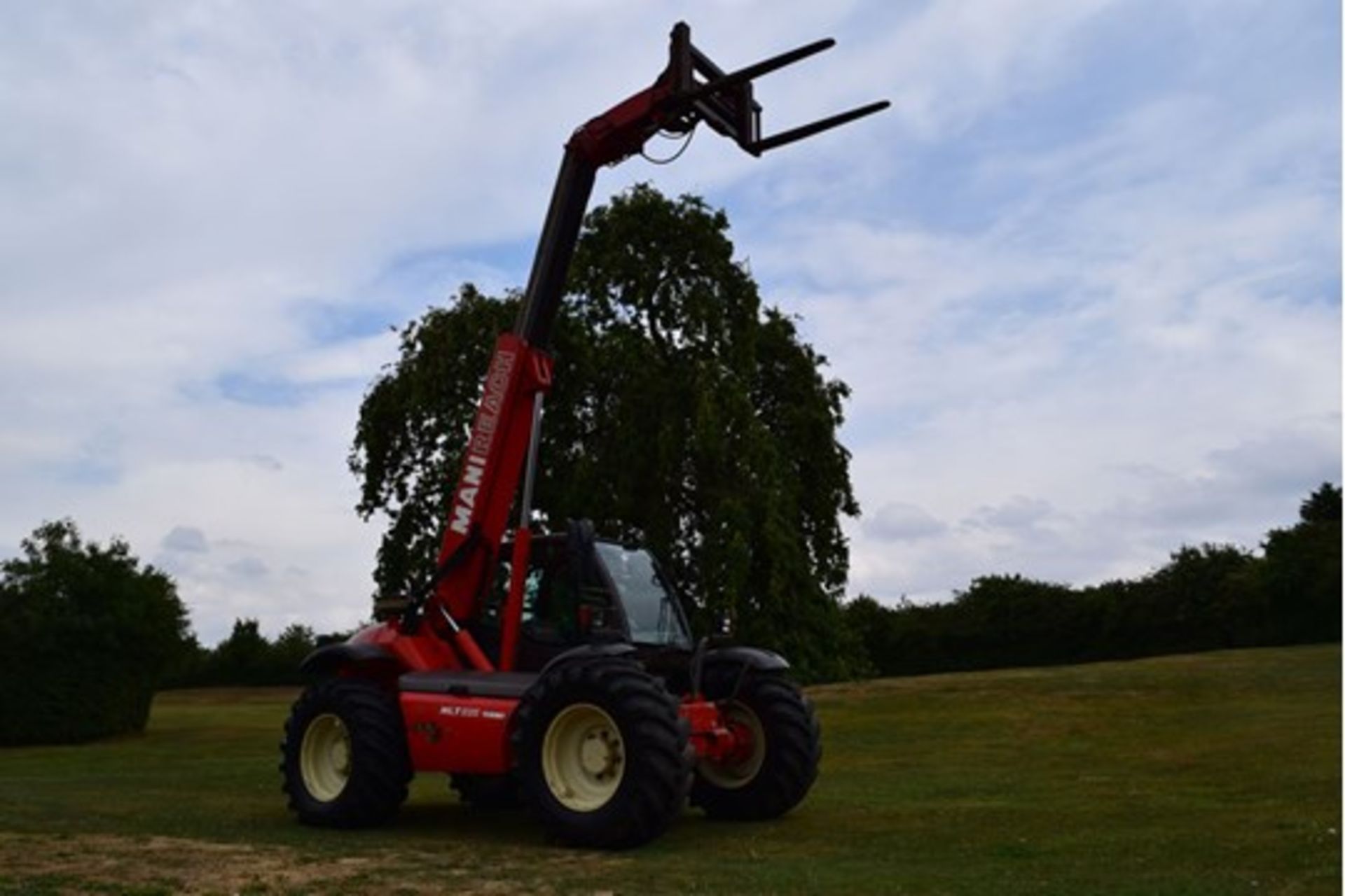 2004 Model Manitou MLT 526 Turbo 5 Meter 2.6 Tonne Telehandler - Image 9 of 12