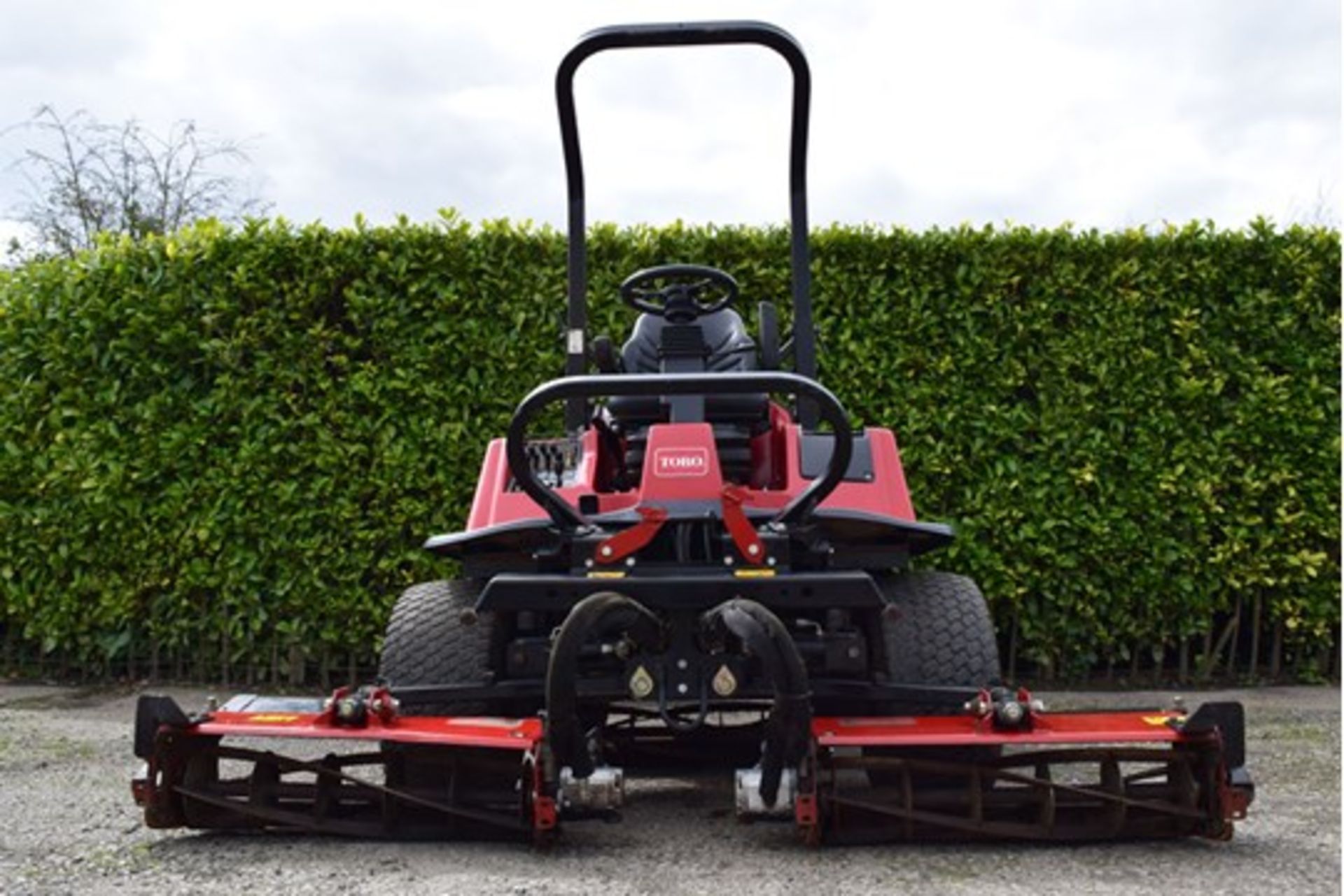 2012 Registered Toro LT3240 Triple Cylinder Mower - Image 5 of 12