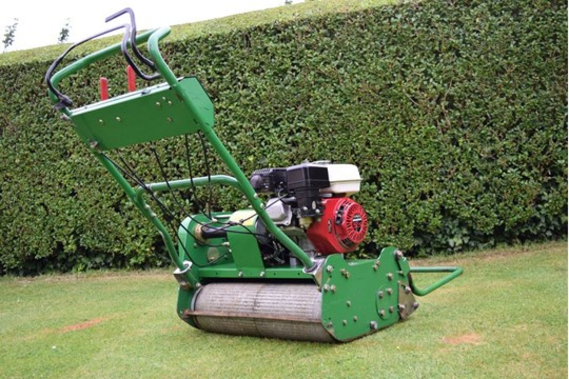 2004 Dennis G560 5 Blade Cylinder Mower With Grass Box - Image 4 of 12