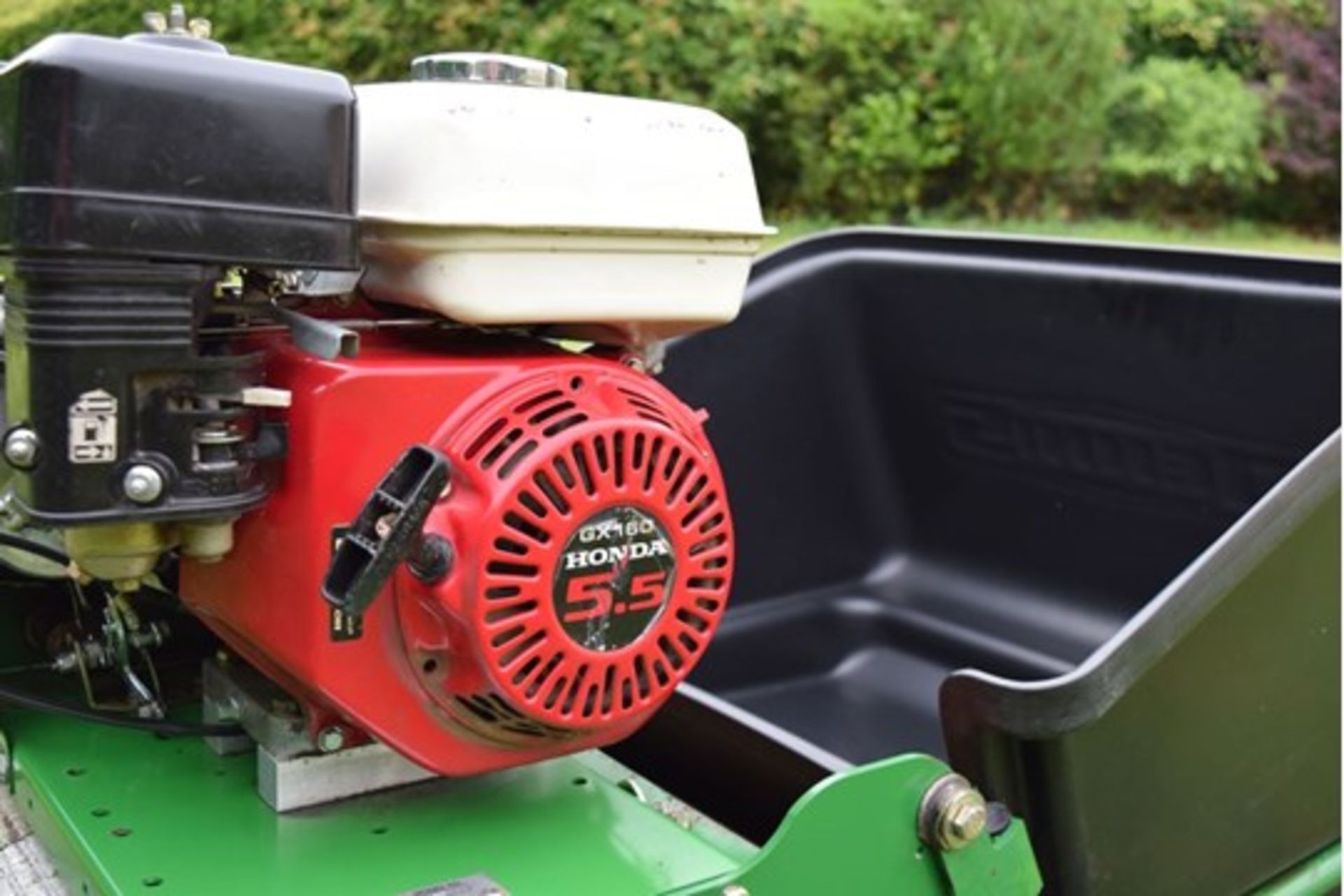 2004 Dennis G560 5 Blade Cylinder Mower With Grass Box - Image 10 of 12