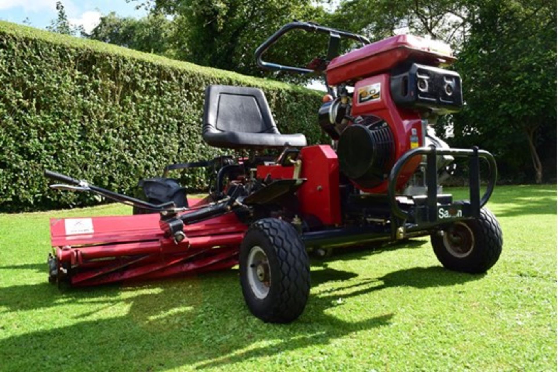 Saxon Triple LM180B Ride On Cylinder Mower - Image 5 of 10