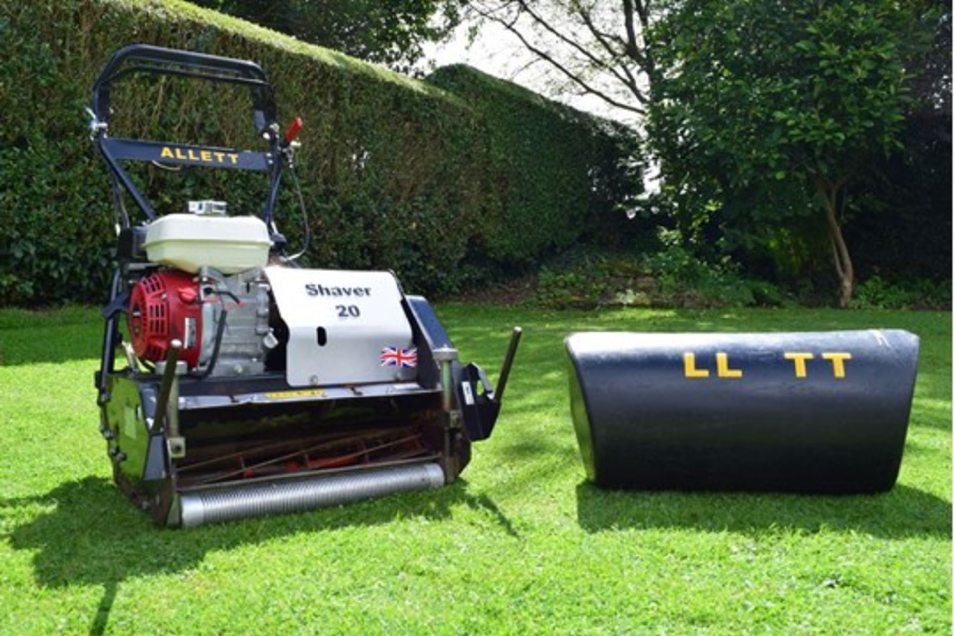 2012 Allett Shaver 20, 10 Blade Cylinder Mower With Grass Box (2) - Image 4 of 8