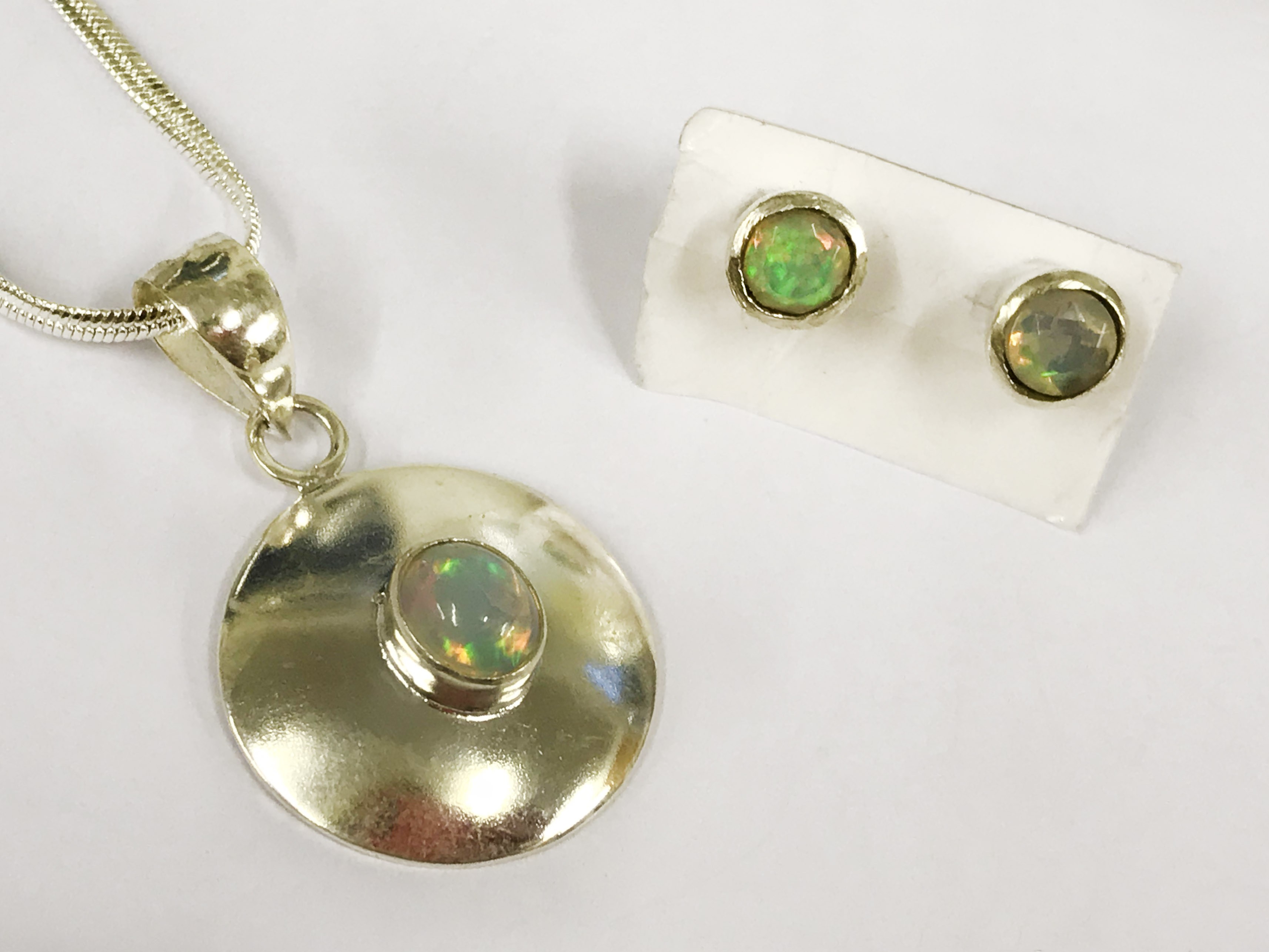 sterling silver opal set pendent and earrings - Image 3 of 3