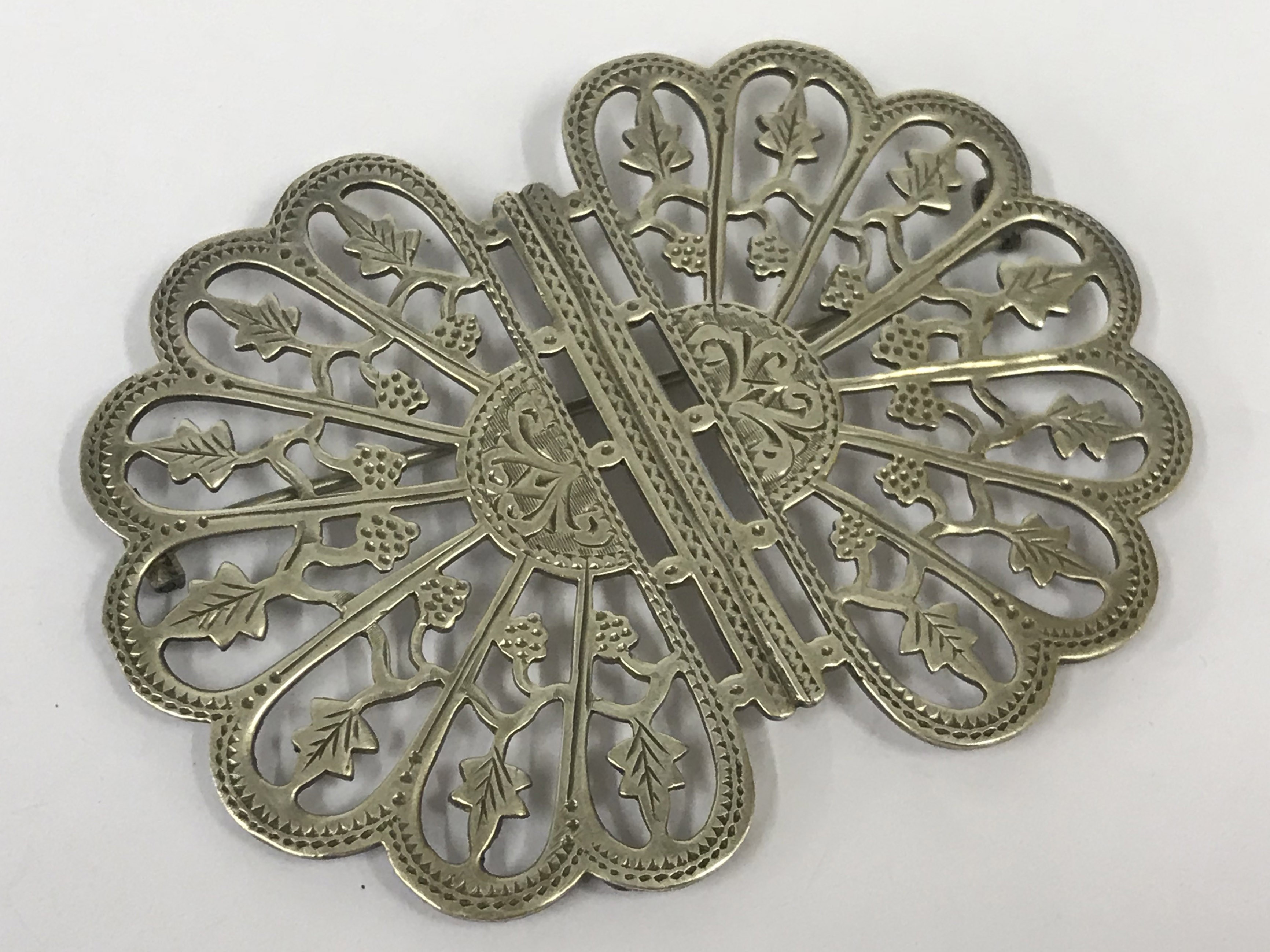 SILVER BROOCH - MADE OF NURSE BUCKLE HALLMARKED 1901 - Image 2 of 5