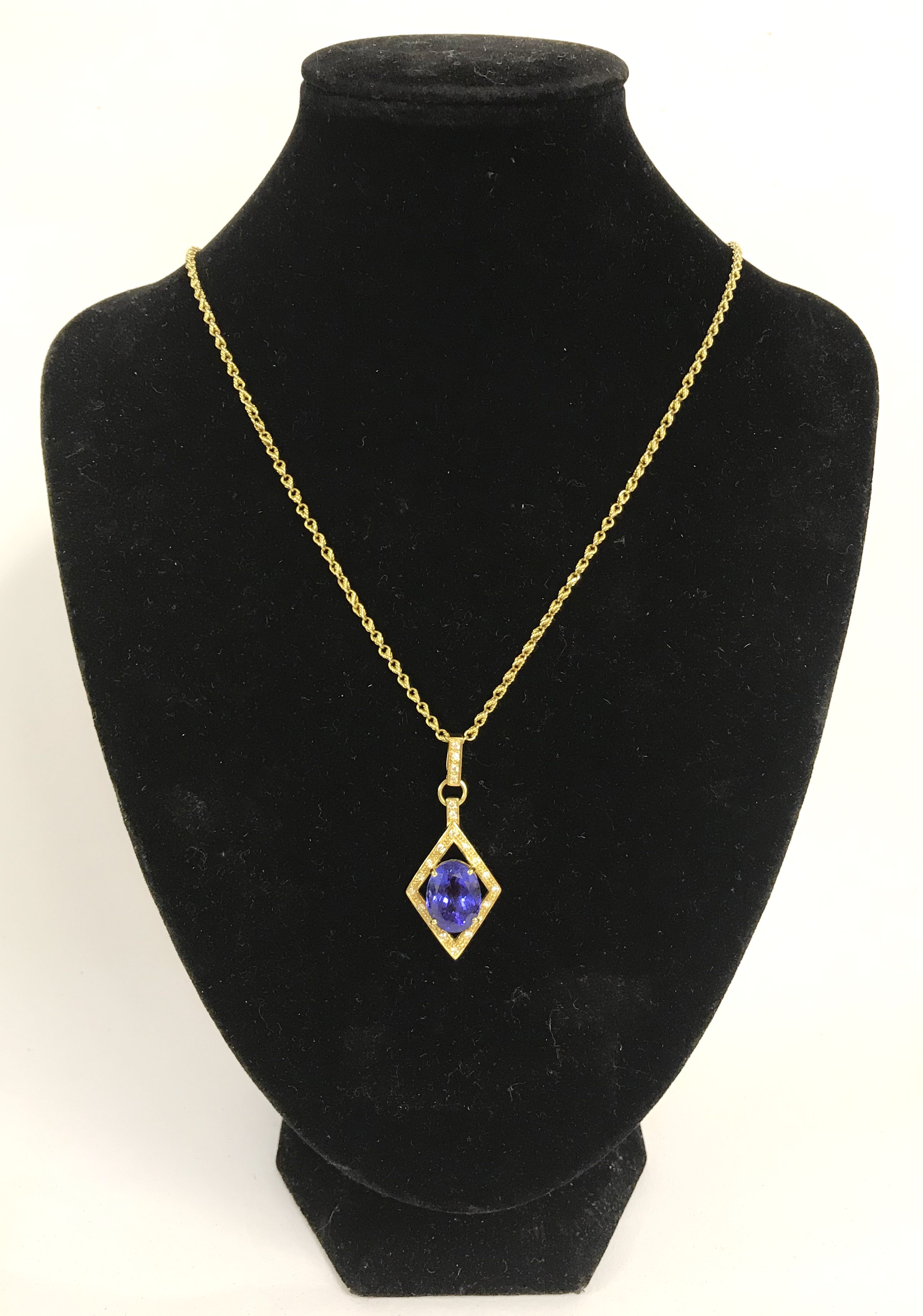 18CT GOLD DIAMOND PENDANT WITH 18CT YELLOW GOLD CHAIN