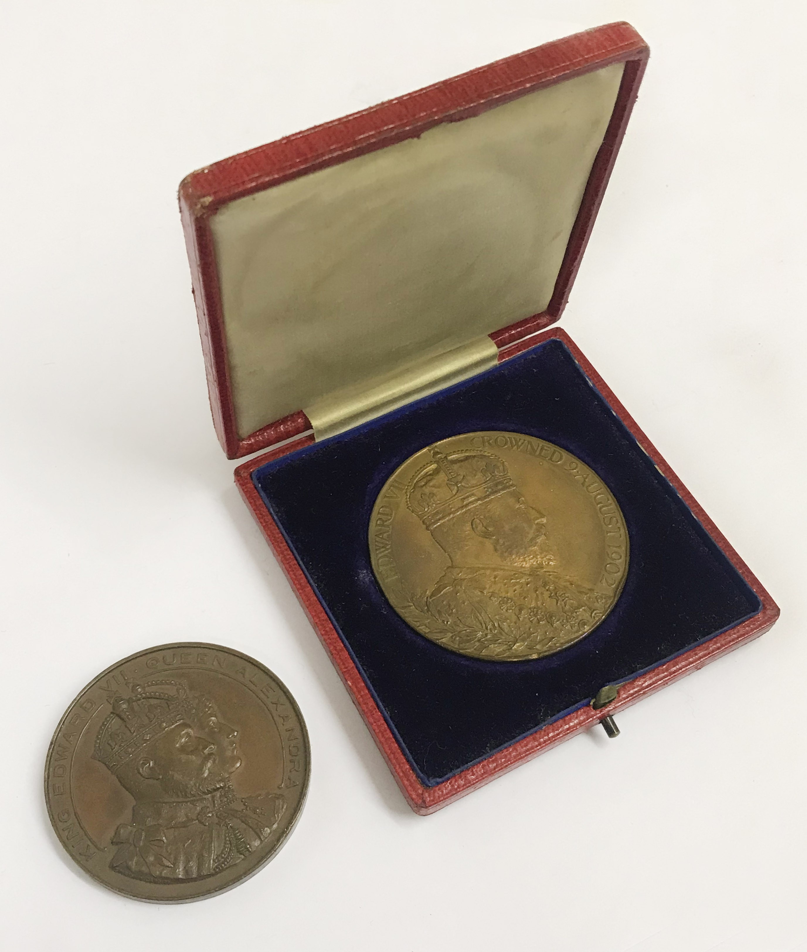 1902 CORONATION BRONZE MEDAL FOR KING EDWARD VII & CARDIFF VISIT MEDAL