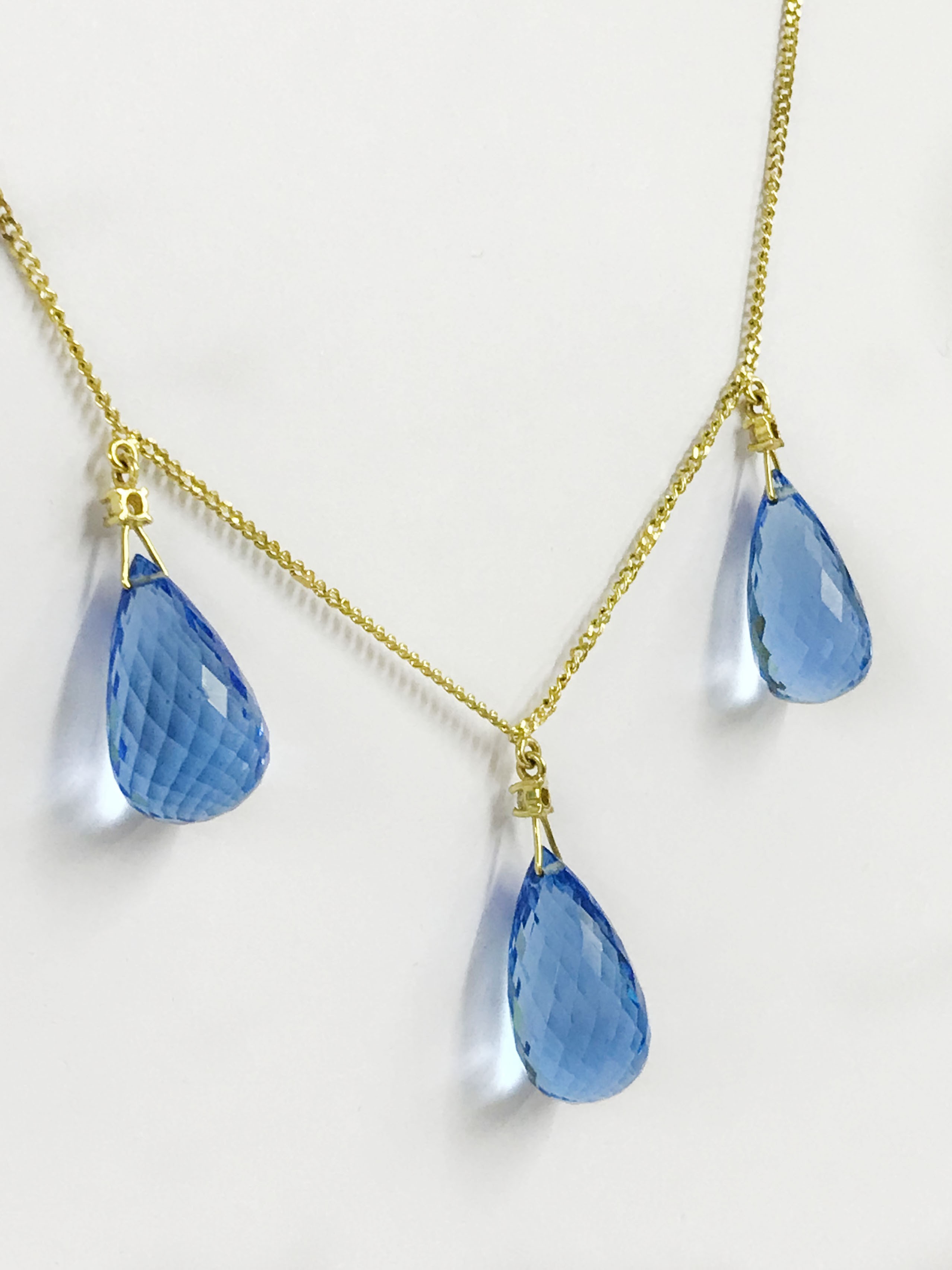 18CT GOLD BLUE TOPAZ NECKLACE - Image 3 of 5