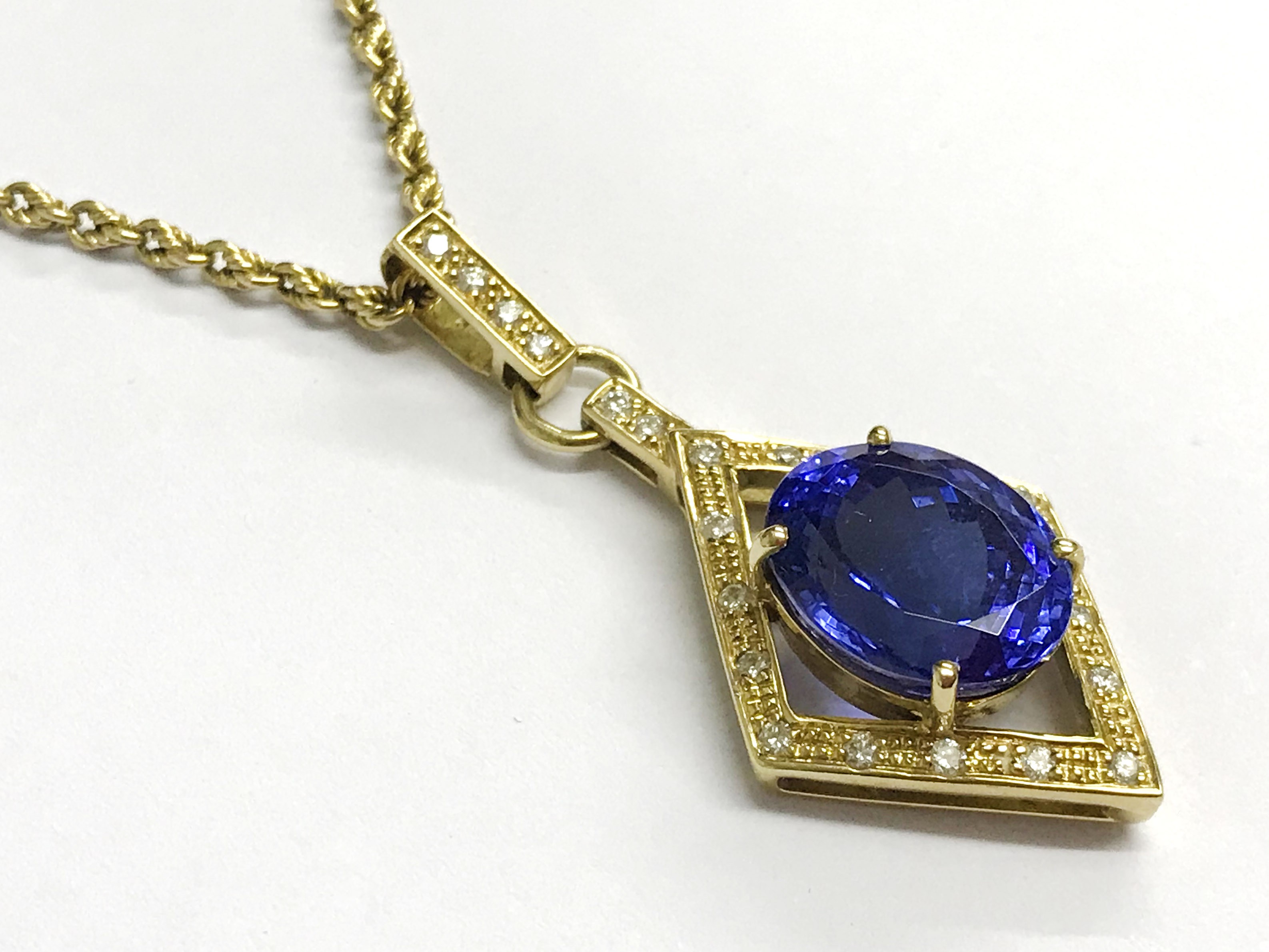 18CT GOLD DIAMOND PENDANT WITH 18CT YELLOW GOLD CHAIN - Image 3 of 3