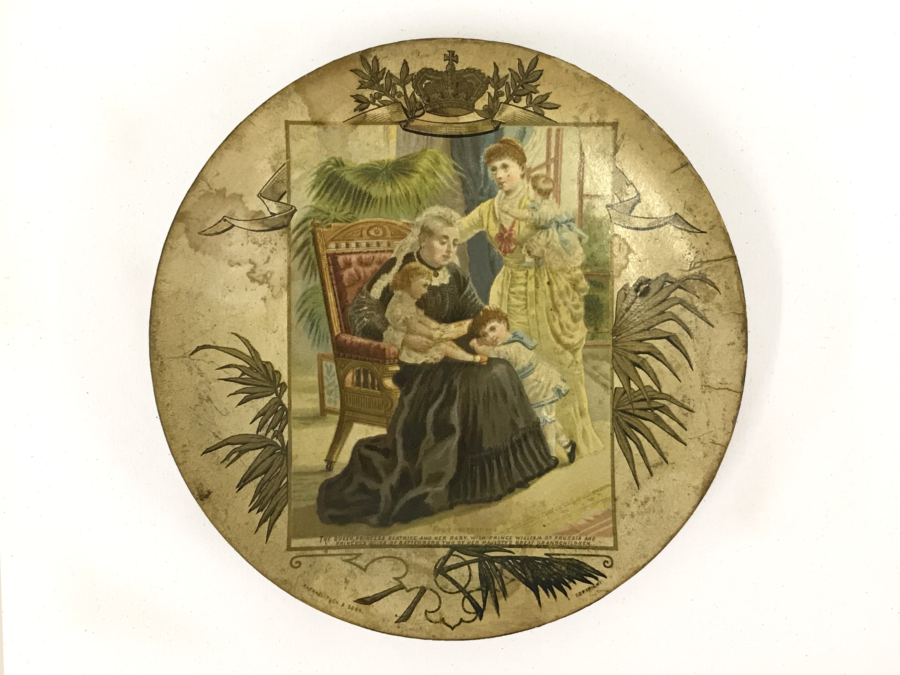 RAPHAEL TUCK - TWO DISPLAY PLATE SHAPE POSTCARDS - QUEEN VICTORIA - Image 4 of 6