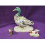 A selection of vintage ceramic figures including large Heredities duck figurine