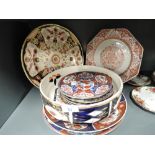 A selection of vintage ceramics in an Imari and Crown Derby style