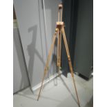 A modern artist easel in beech wood made by MABEF