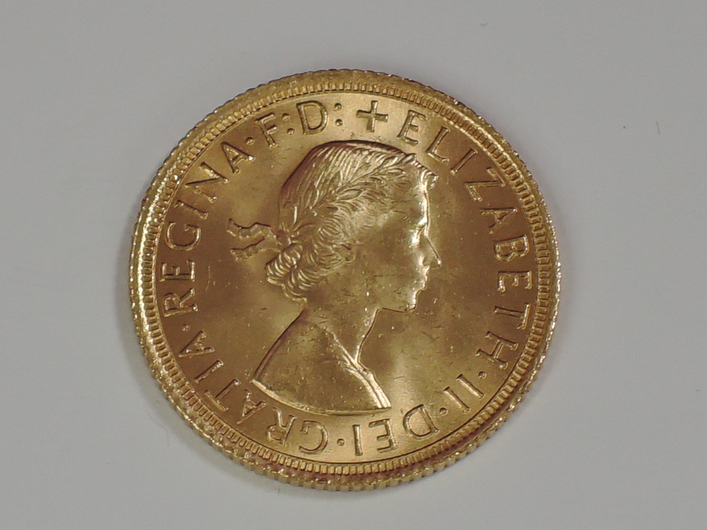 A gold 1966 Great Britain Elizabeth II Sovereign, in plastic case - Image 2 of 2