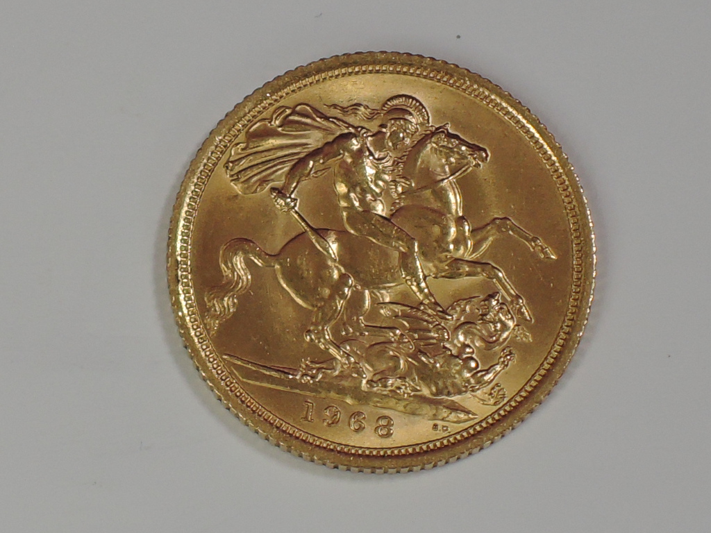 A gold 1968 Great Britain Elizabeth II Sovereign, in plastic case