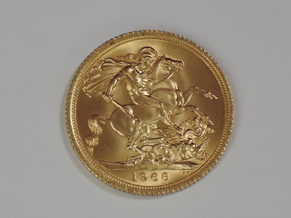 A gold 1966 Great Britain Elizabeth II Sovereign, in plastic case