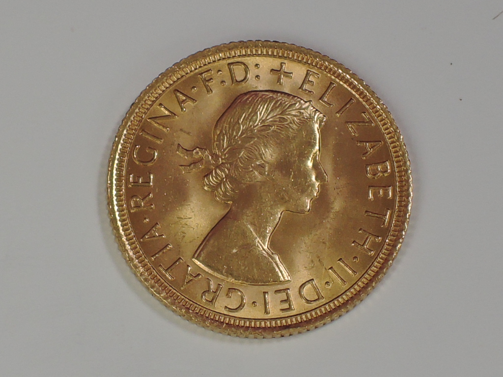 A gold 1964 Great Britain Elizabeth II Sovereign, in plastic case - Image 2 of 2